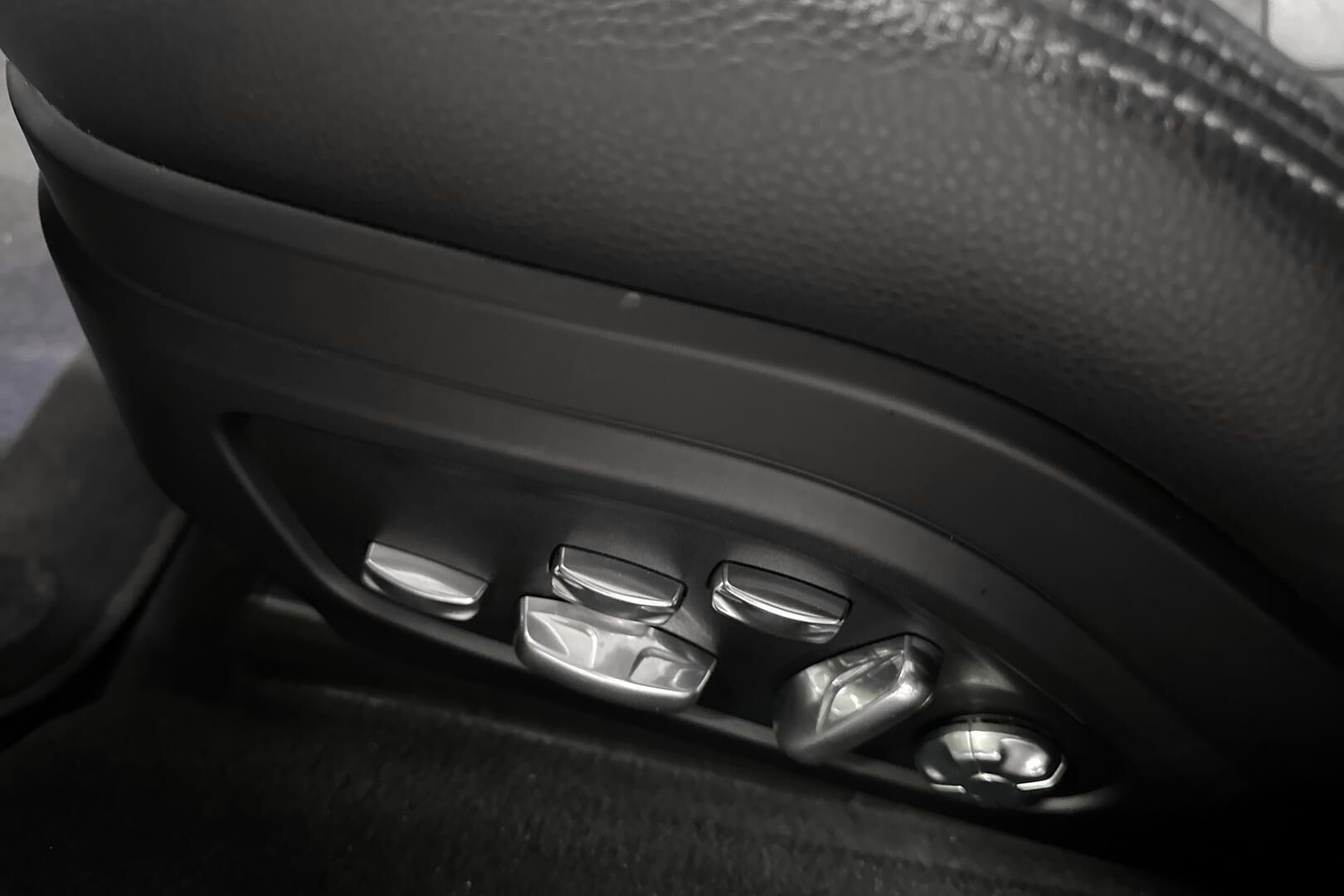 Porsche Panamera iso kuva 34