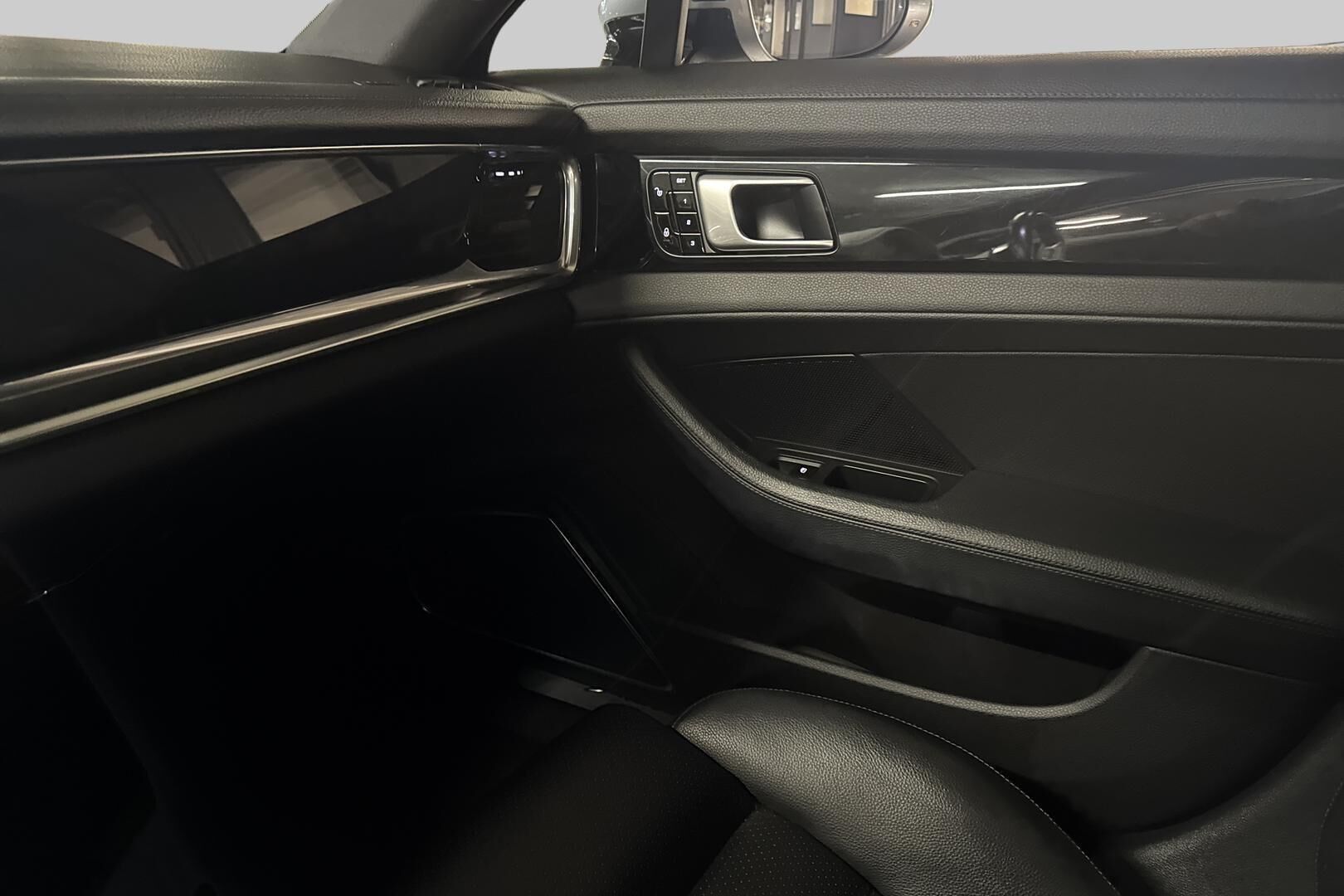 Porsche Panamera iso kuva 36