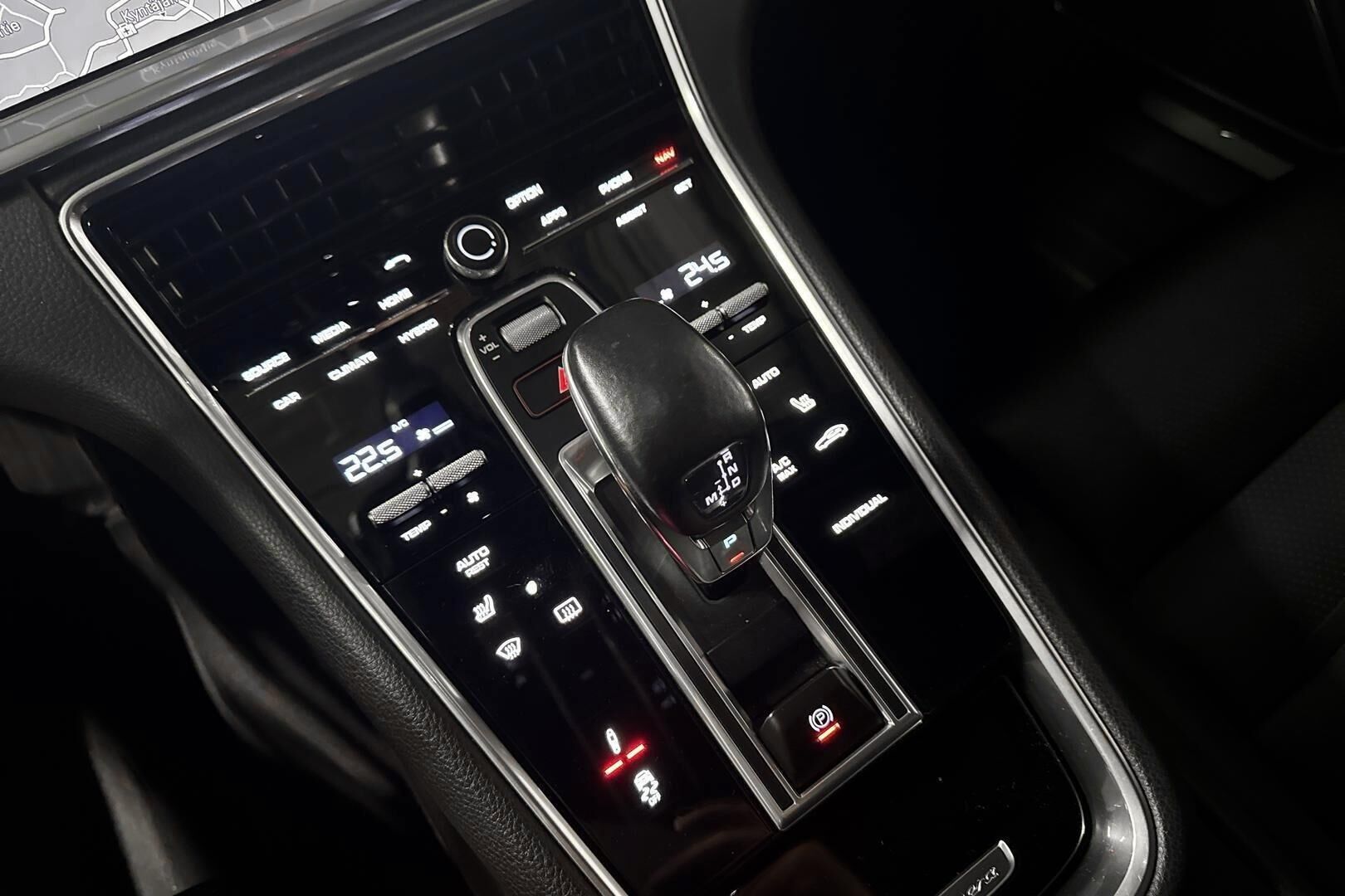 Porsche Panamera iso kuva 14