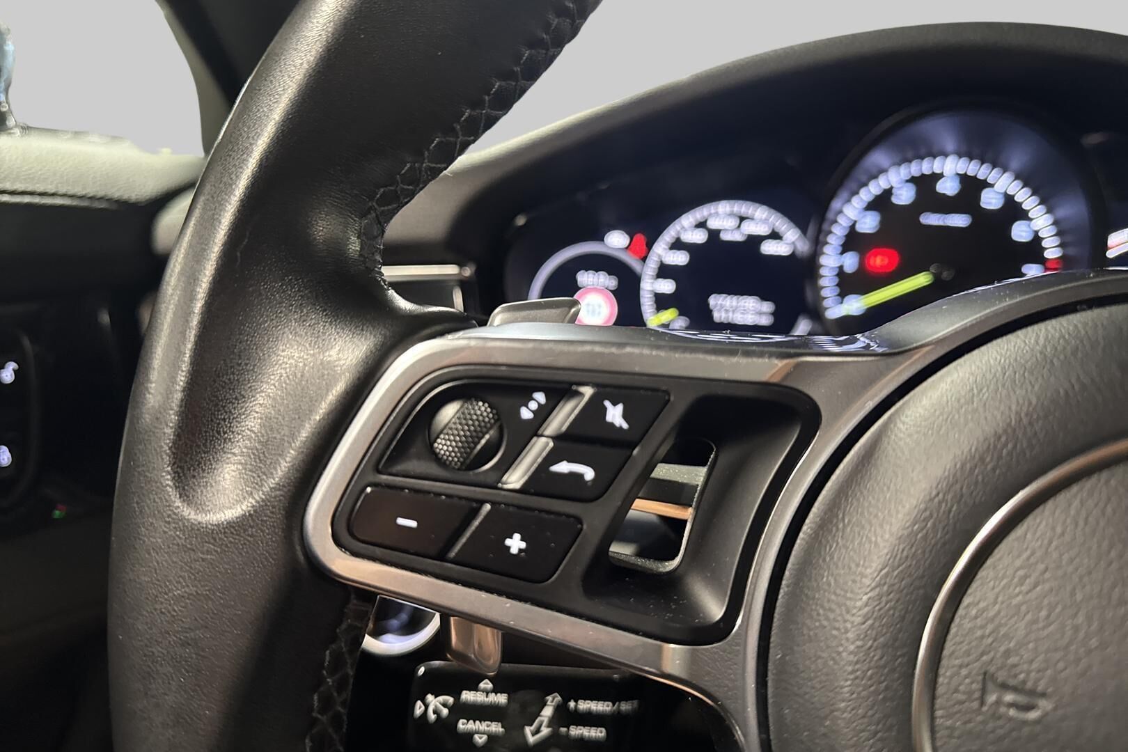 Porsche Panamera iso kuva 16