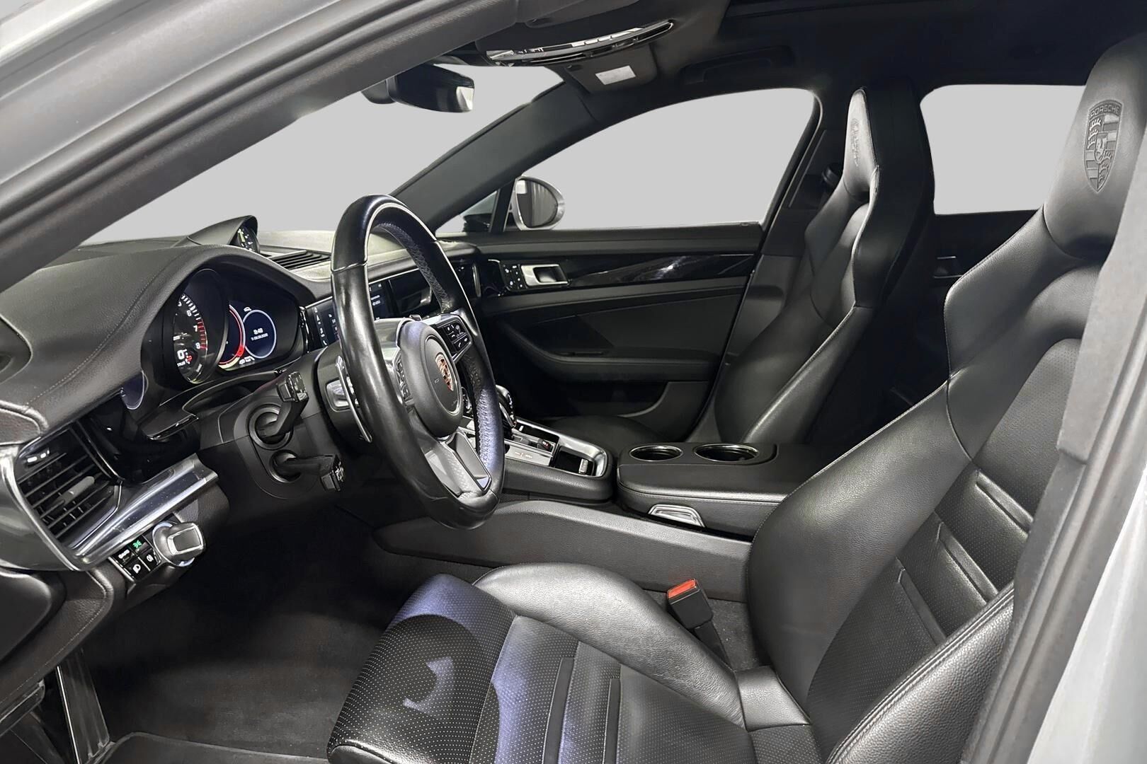 Porsche Panamera iso kuva 3