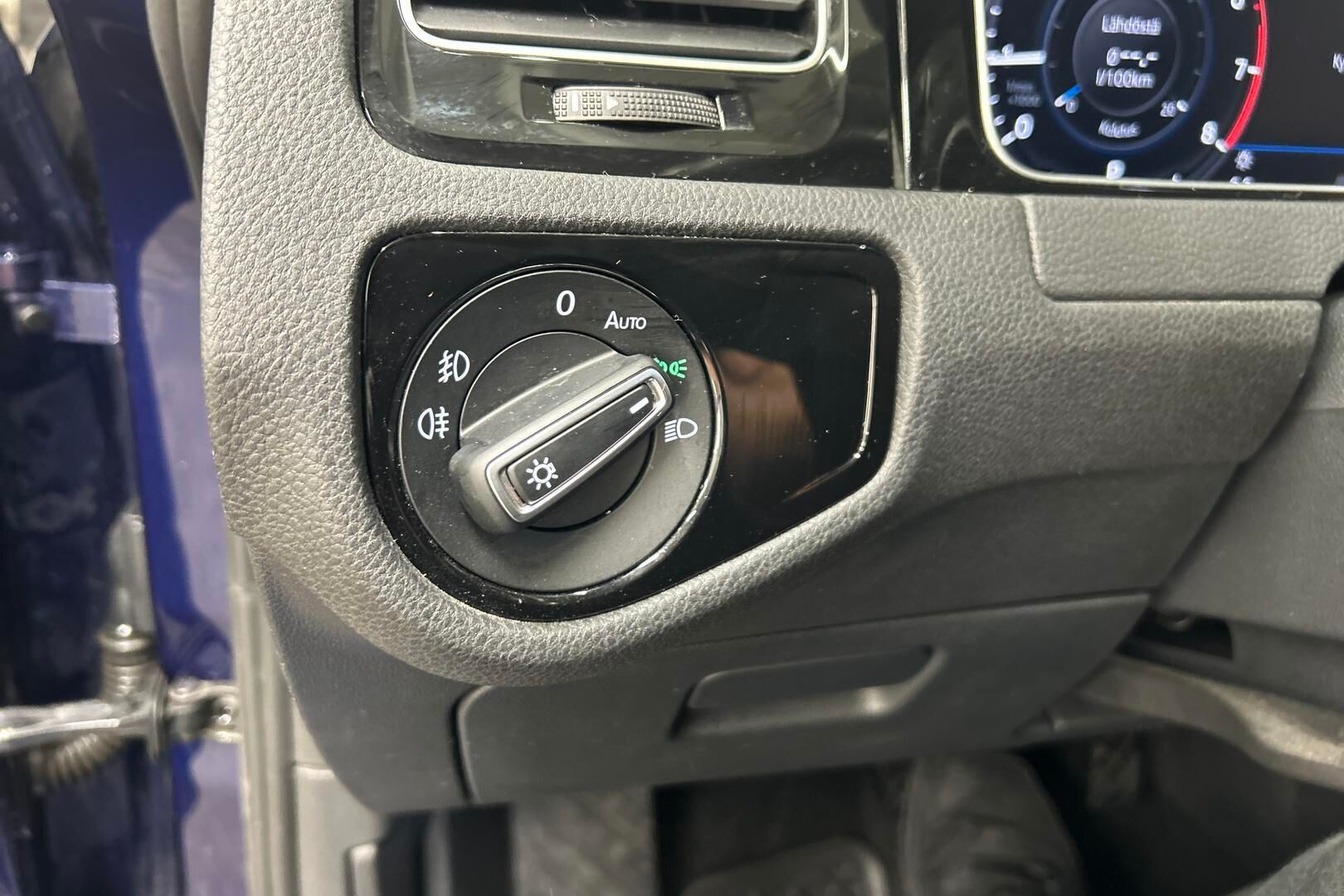 Volkswagen Golf iso kuva 19