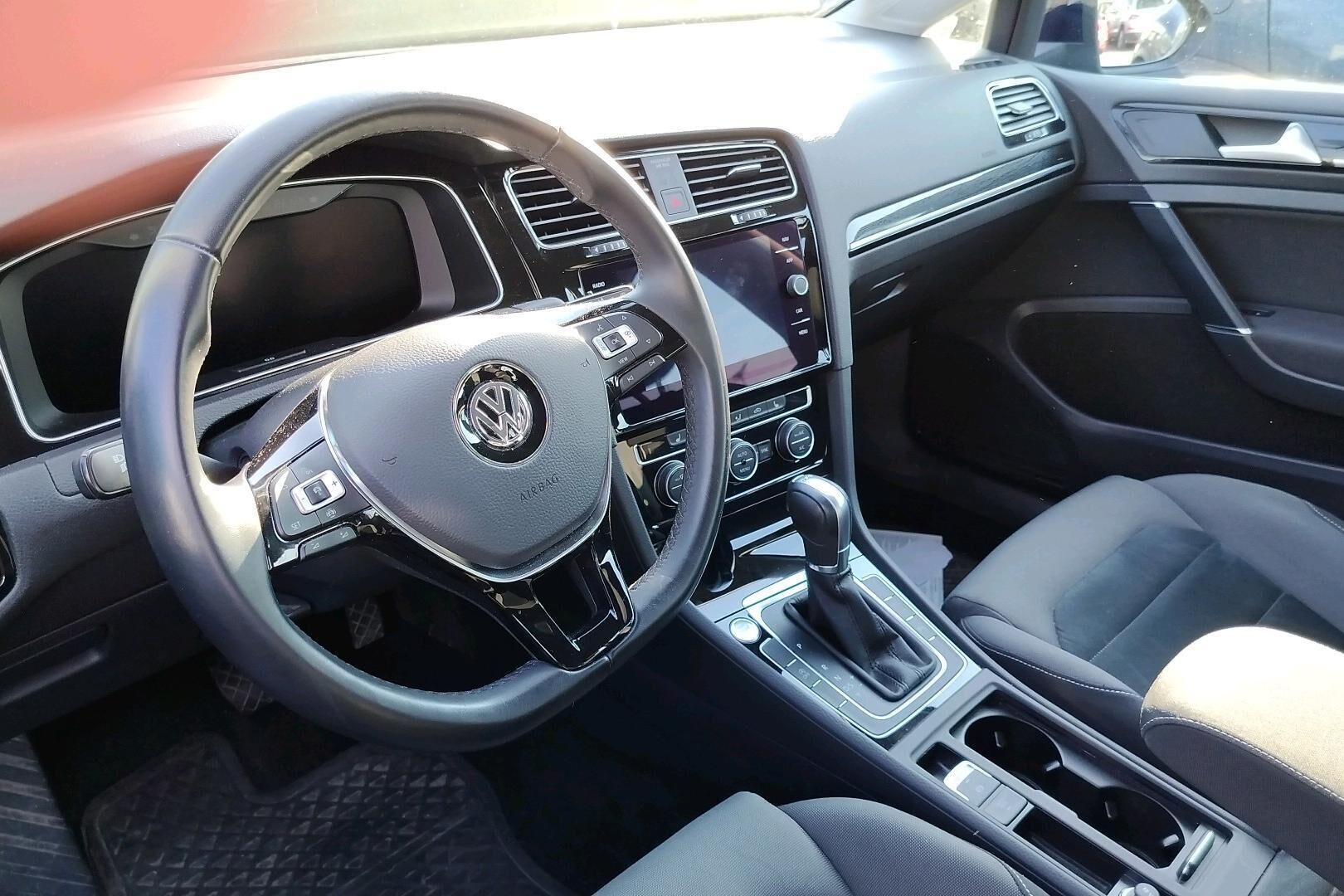 Volkswagen Golf iso kuva 3