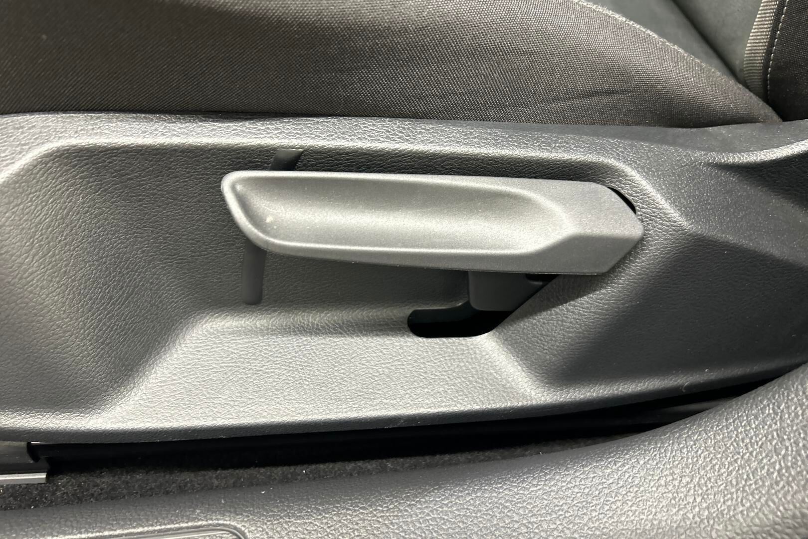 Volkswagen Golf iso kuva 22