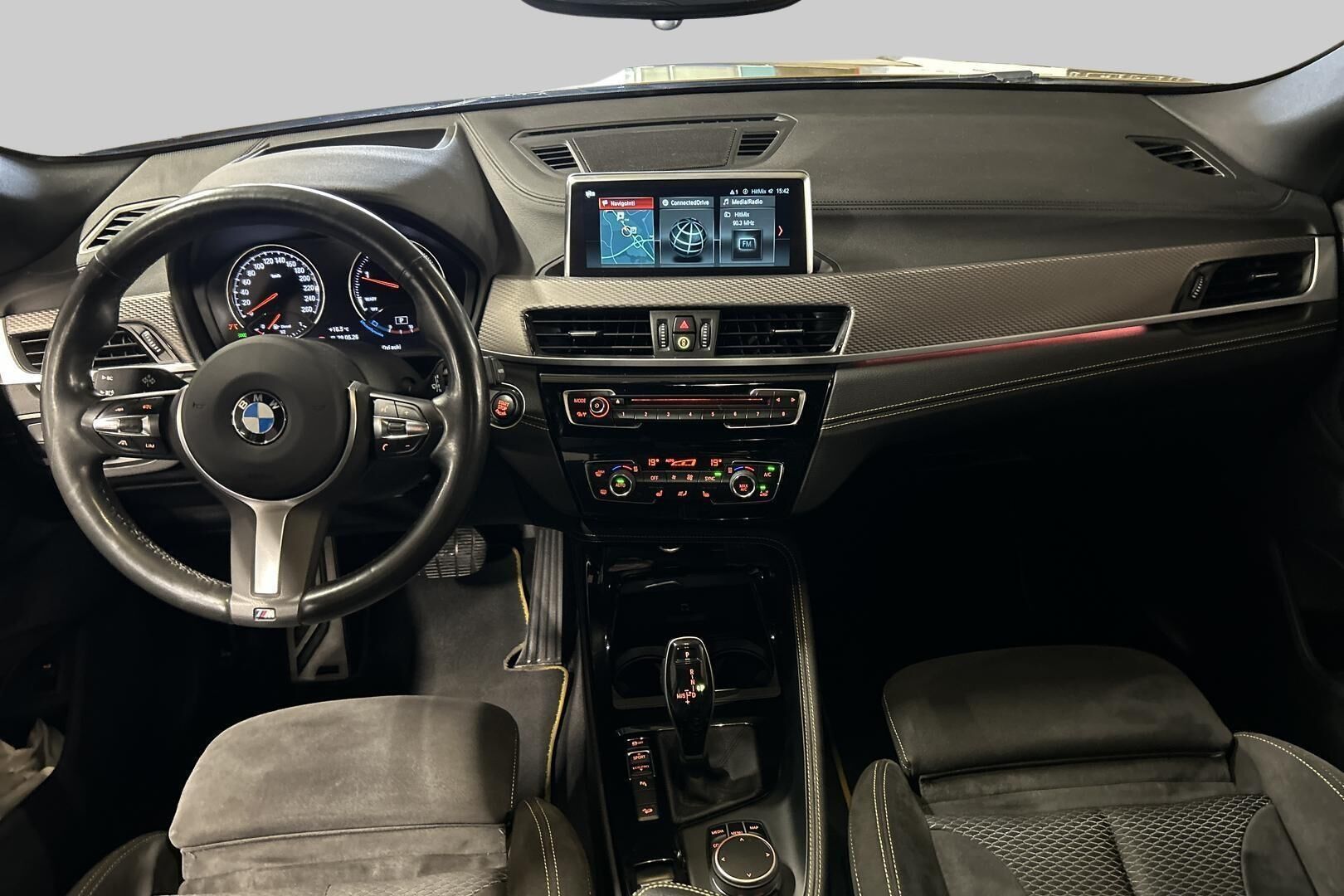 BMW X2 iso kuva 11
