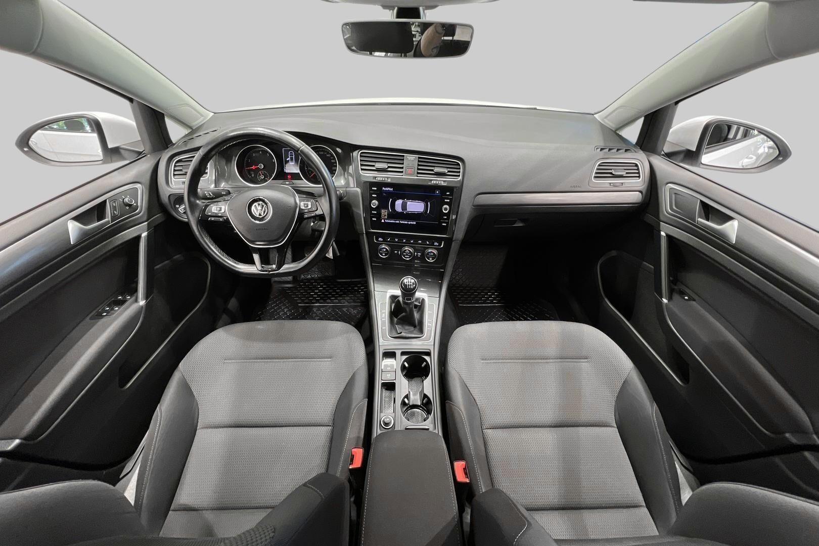 Volkswagen Golf iso kuva 9