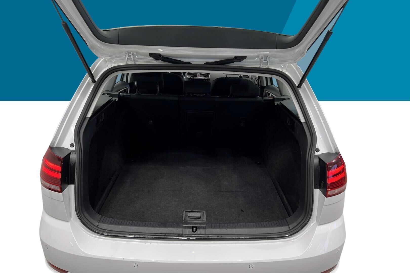 Volkswagen Golf iso kuva 10
