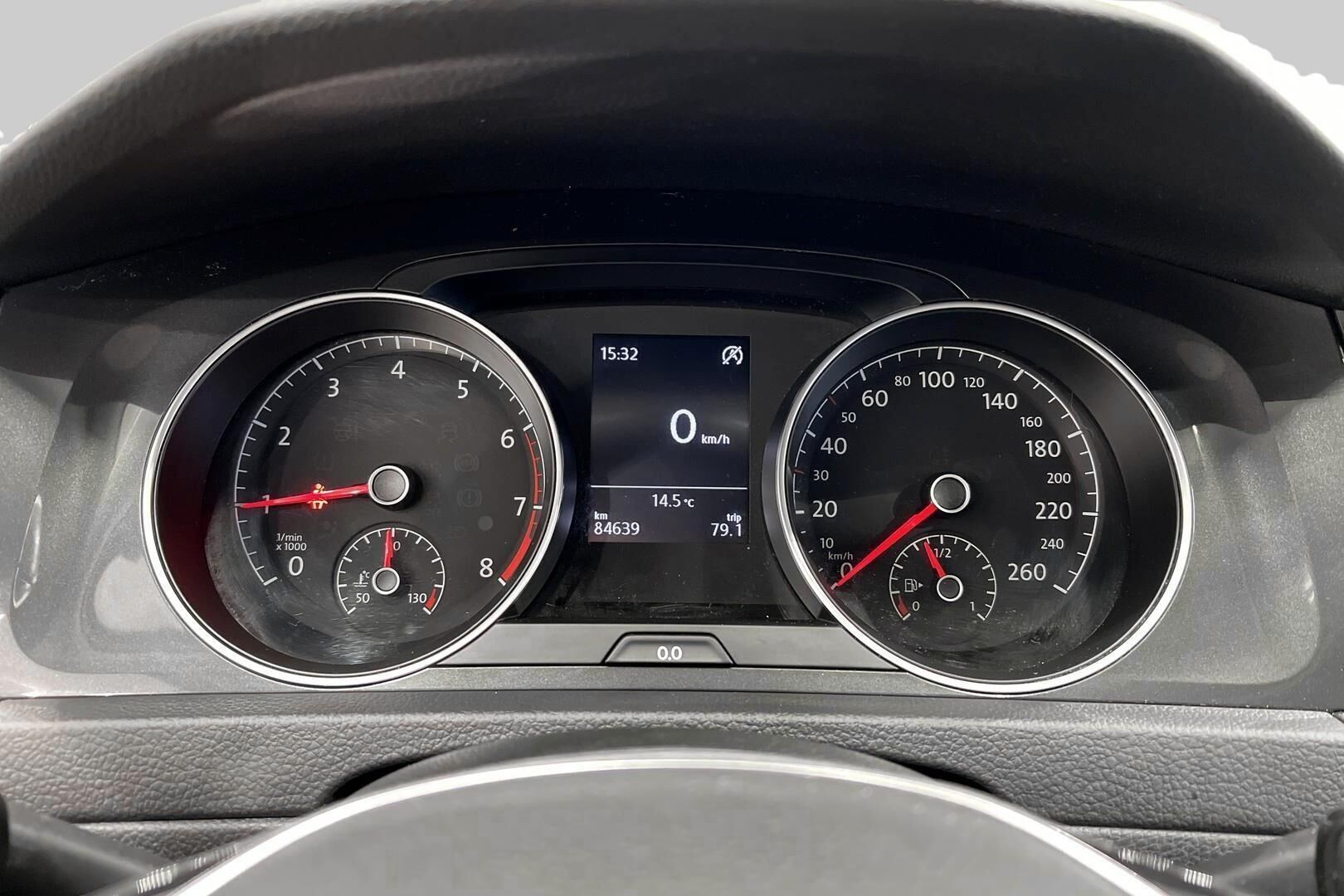 Volkswagen Golf iso kuva 12