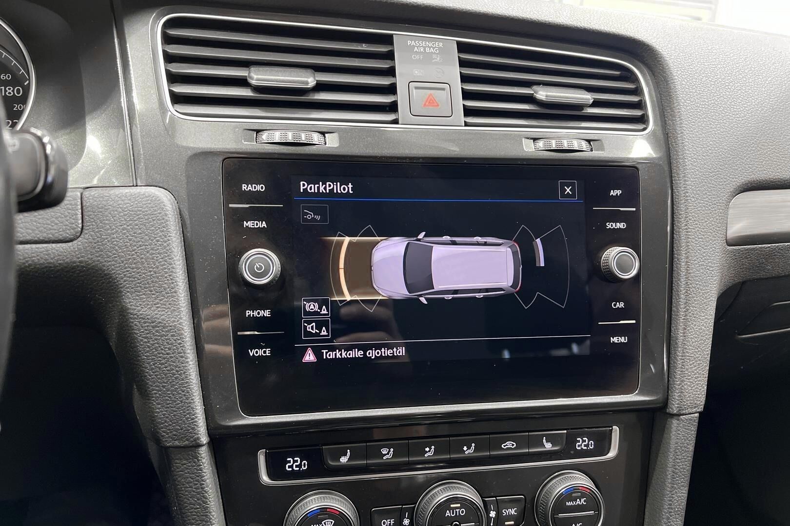 Volkswagen Golf iso kuva 13