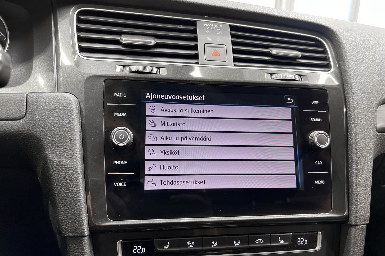 Volkswagen Golf iso kuva 15