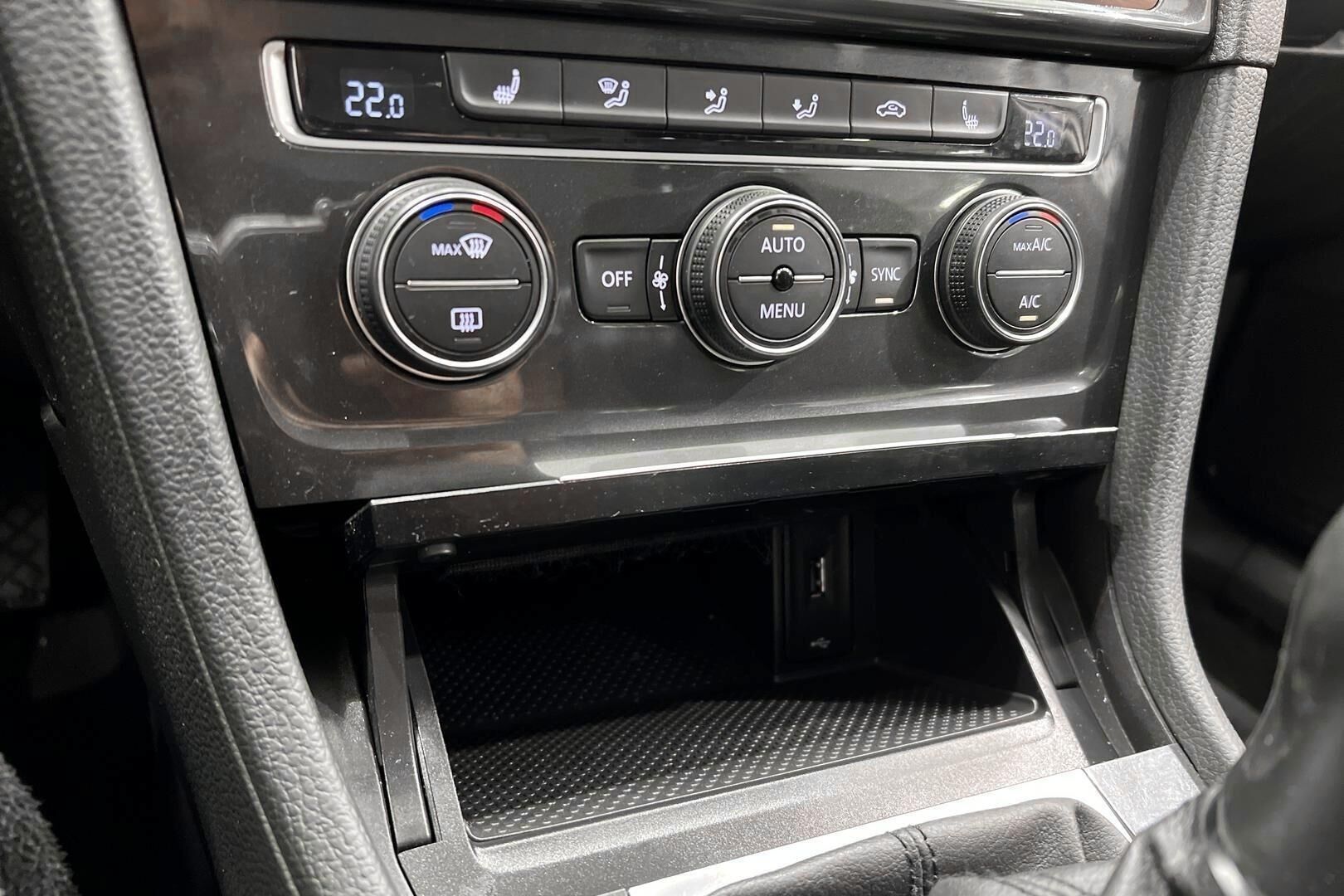 Volkswagen Golf iso kuva 17