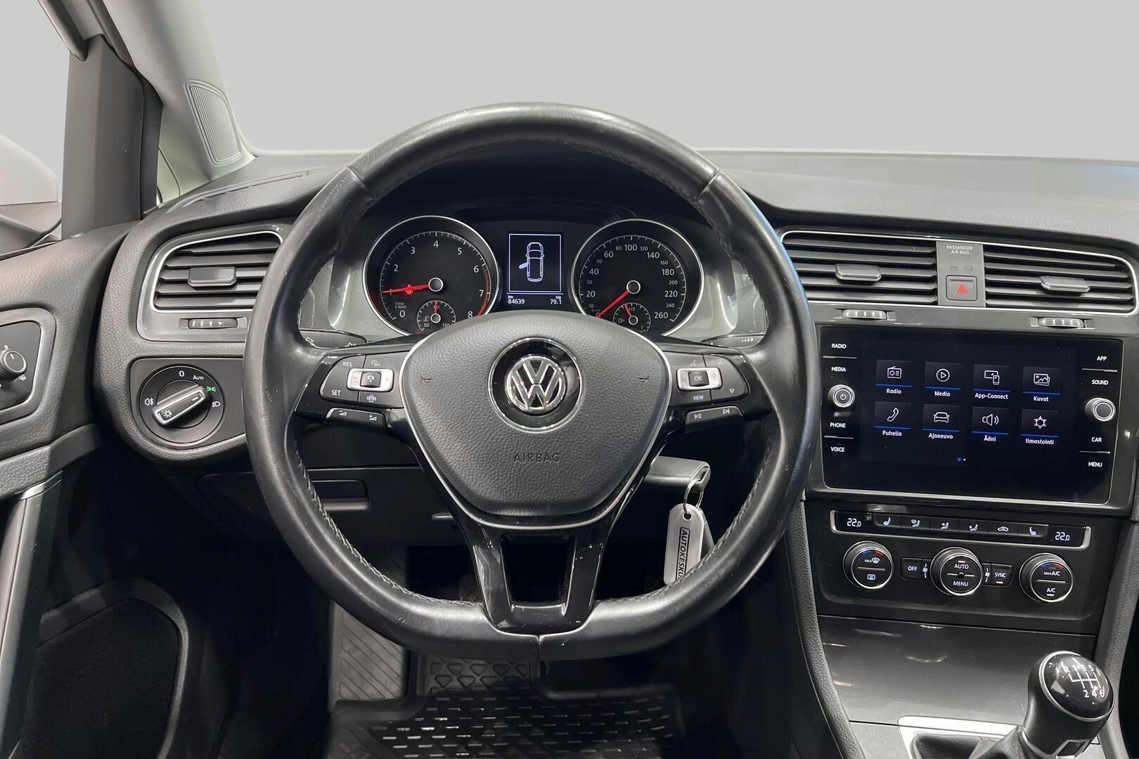 Volkswagen Golf iso kuva 33