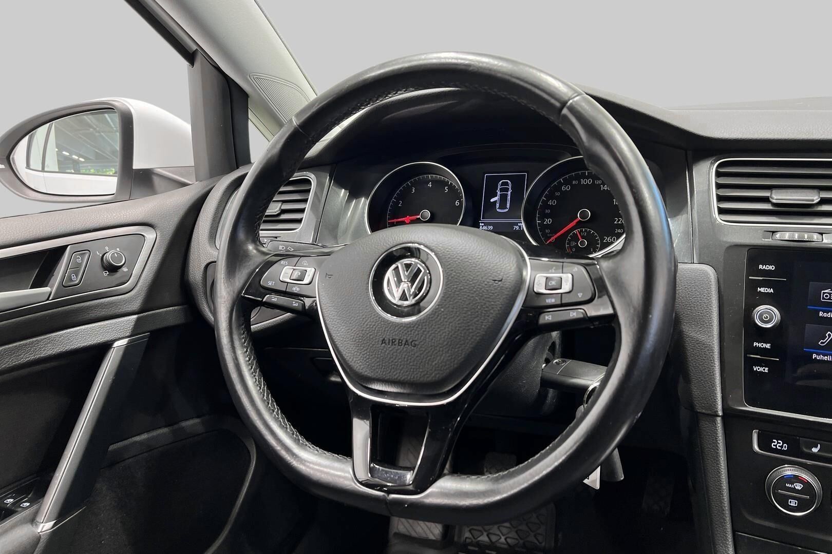 Volkswagen Golf iso kuva 26