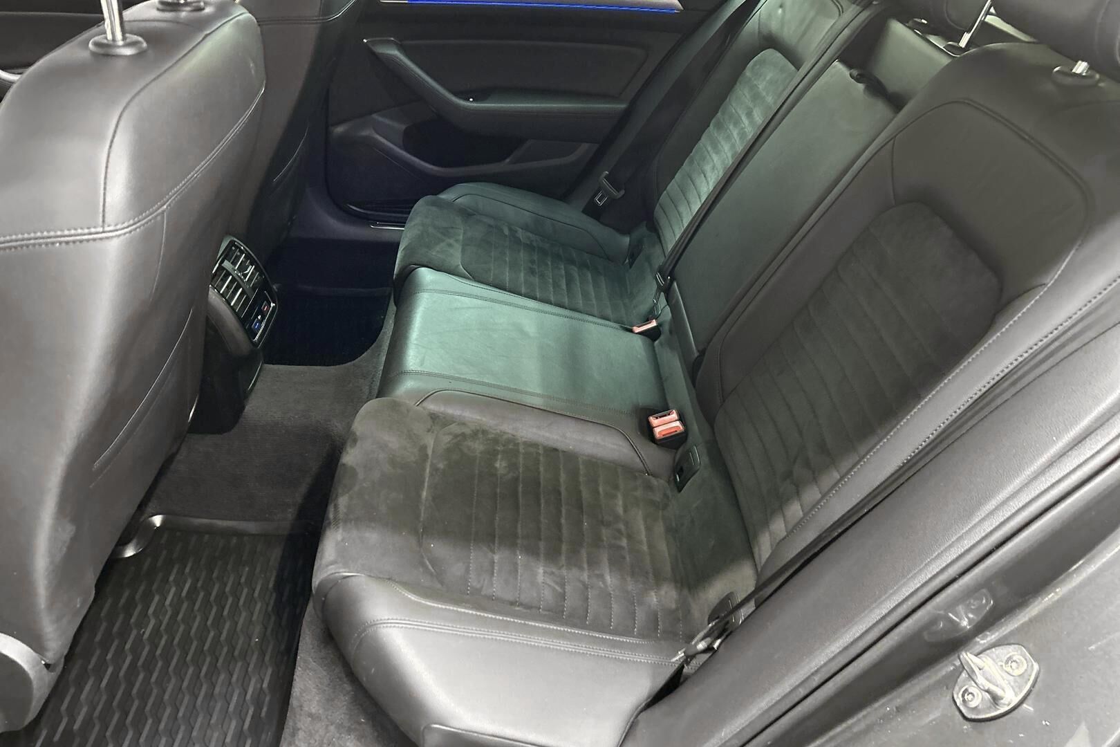 Volkswagen Passat iso kuva 10