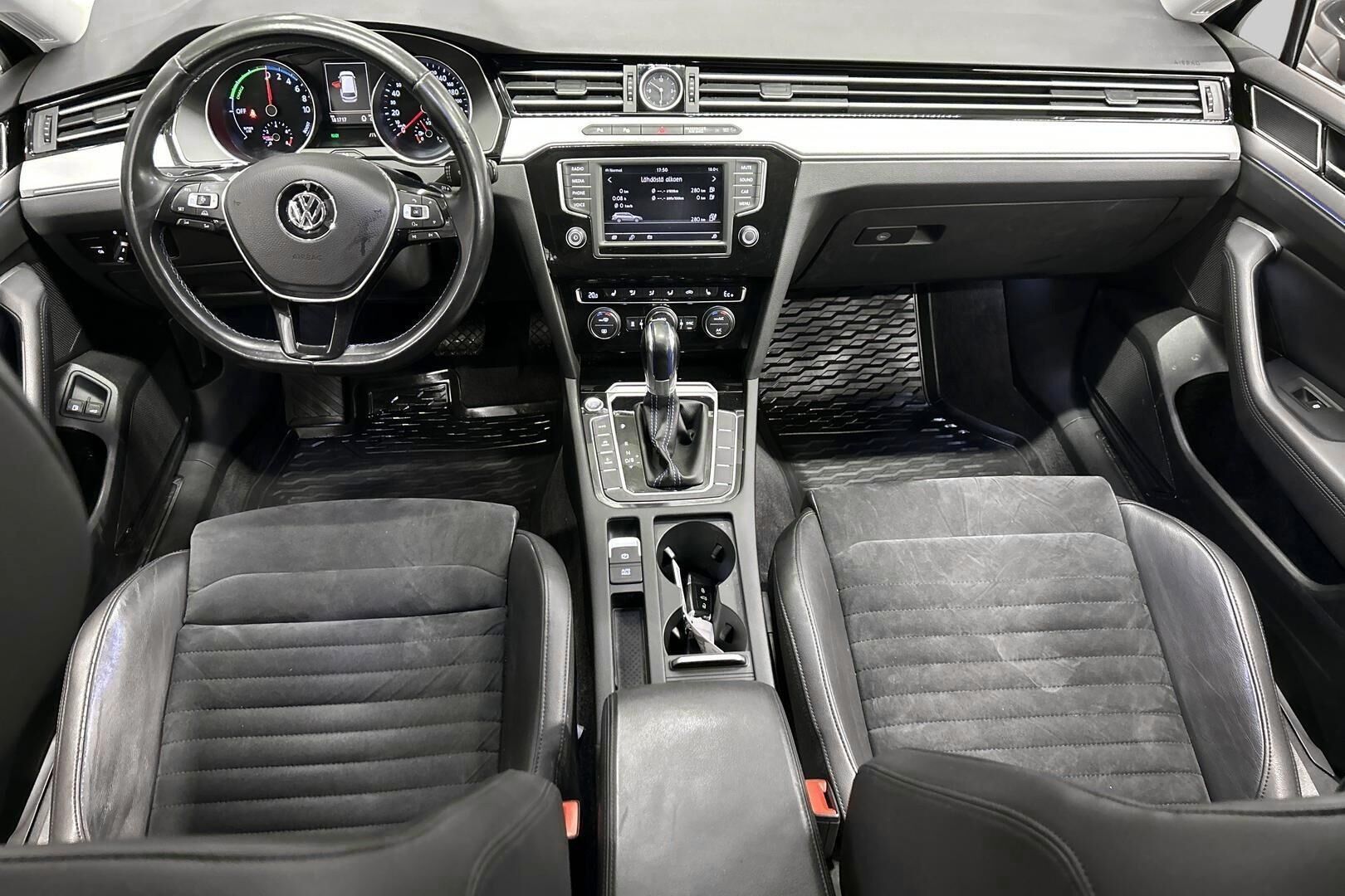 Volkswagen Passat iso kuva 11