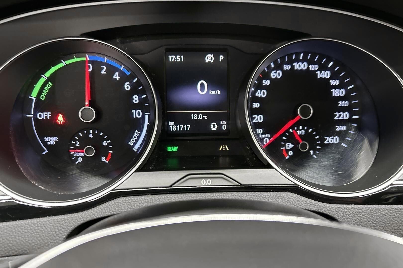 Volkswagen Passat iso kuva 14