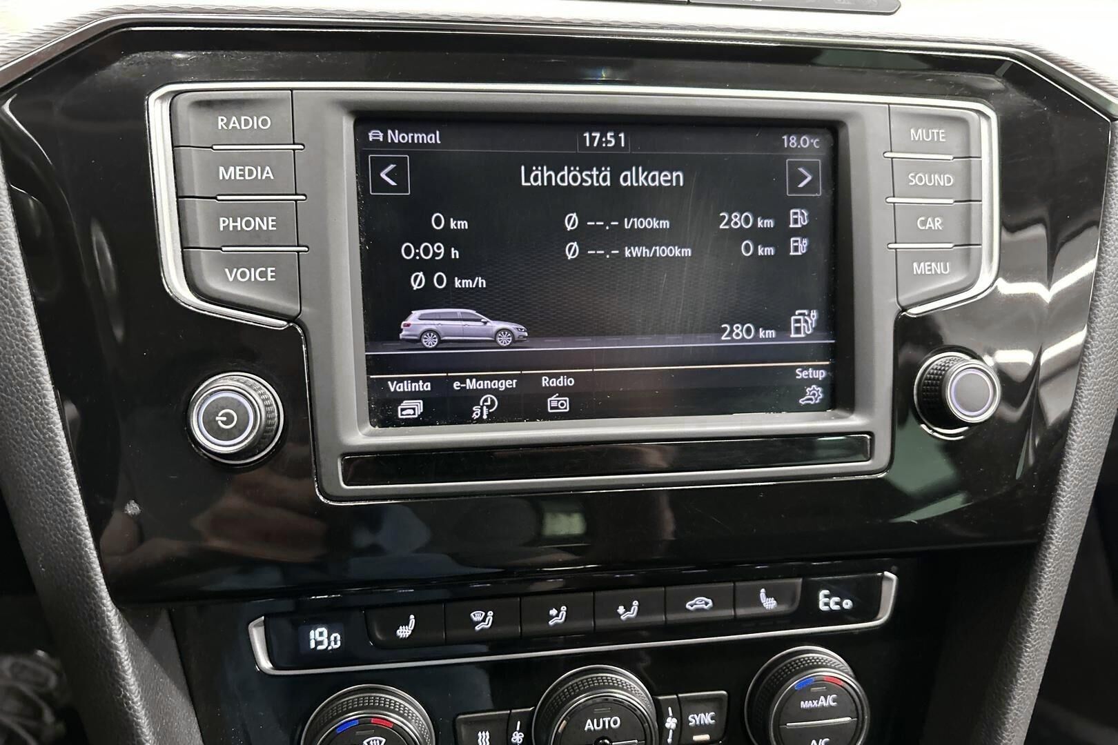 Volkswagen Passat iso kuva 15