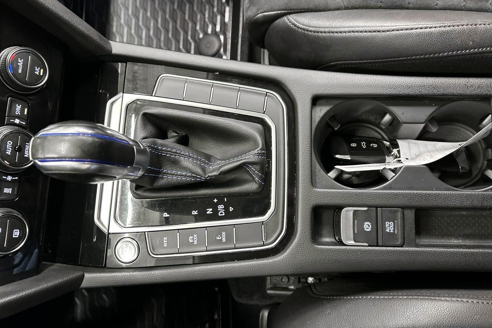 Volkswagen Passat iso kuva 16