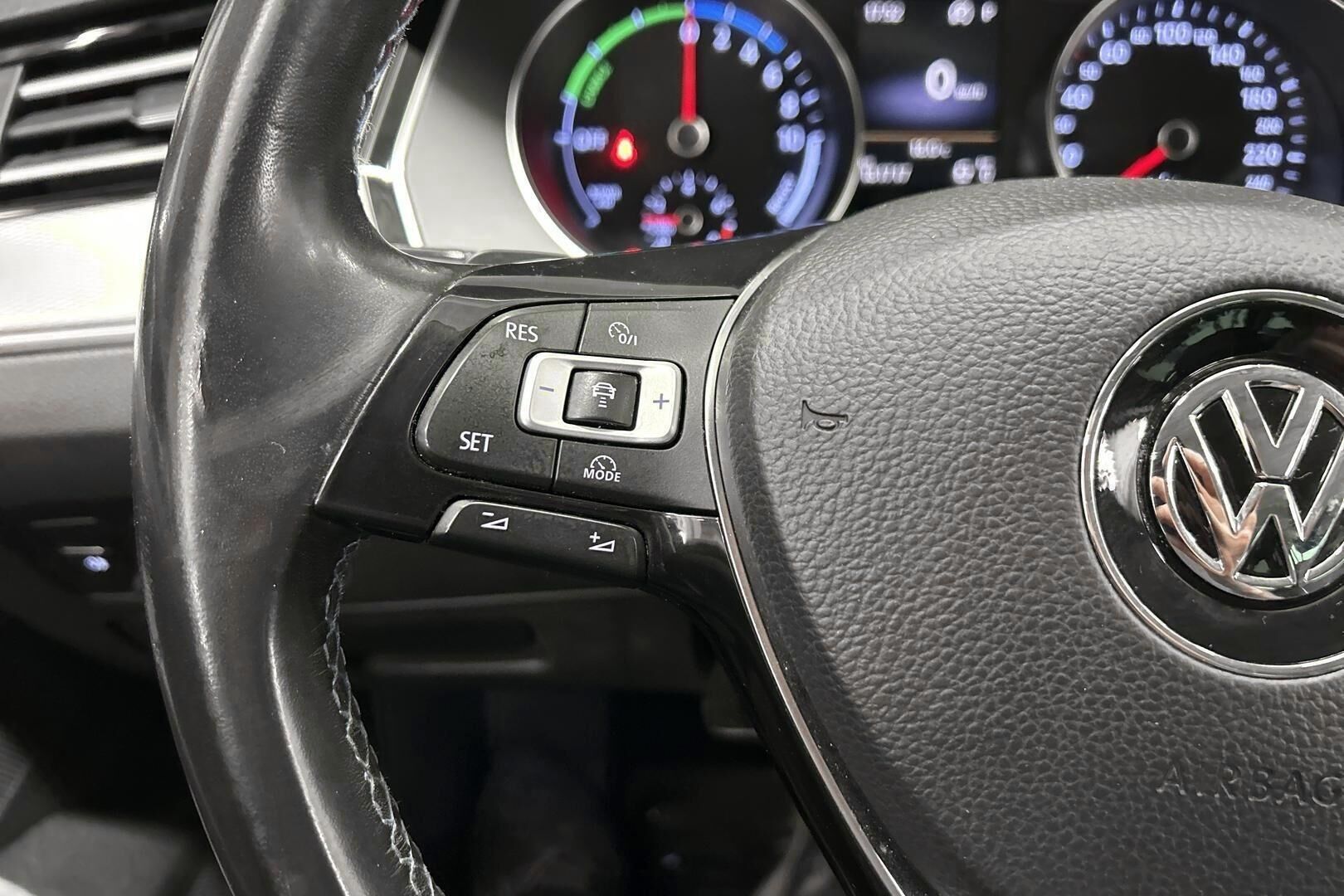 Volkswagen Passat iso kuva 19