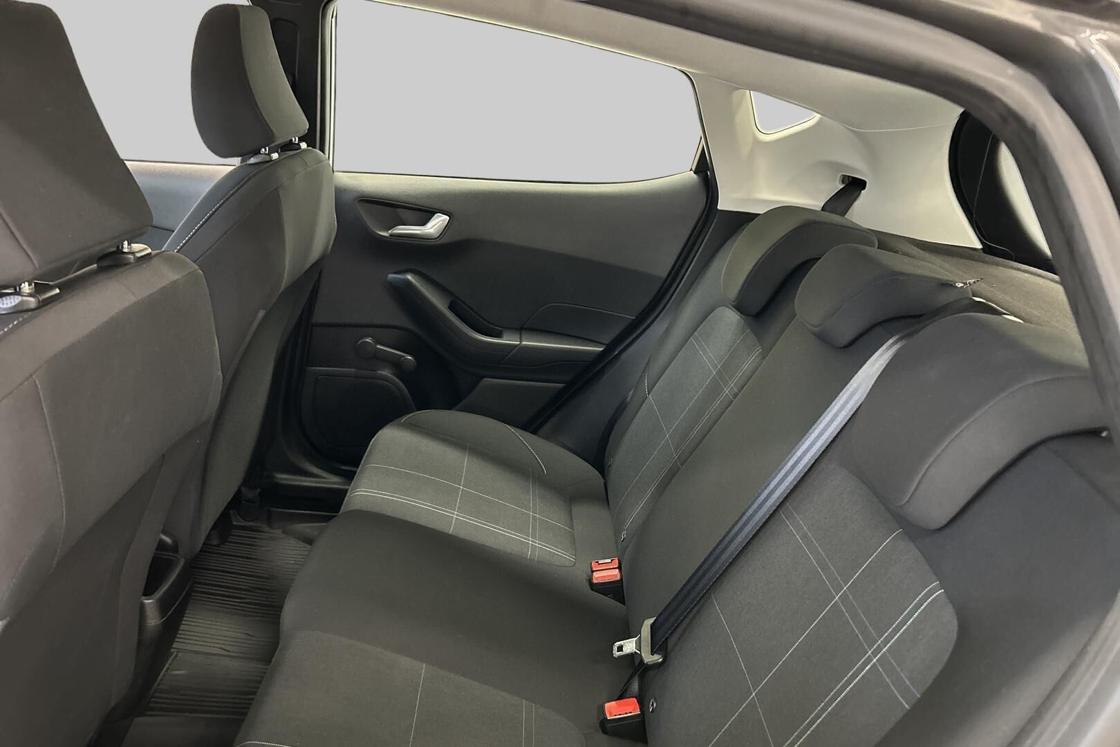 Ford Fiesta iso kuva 10