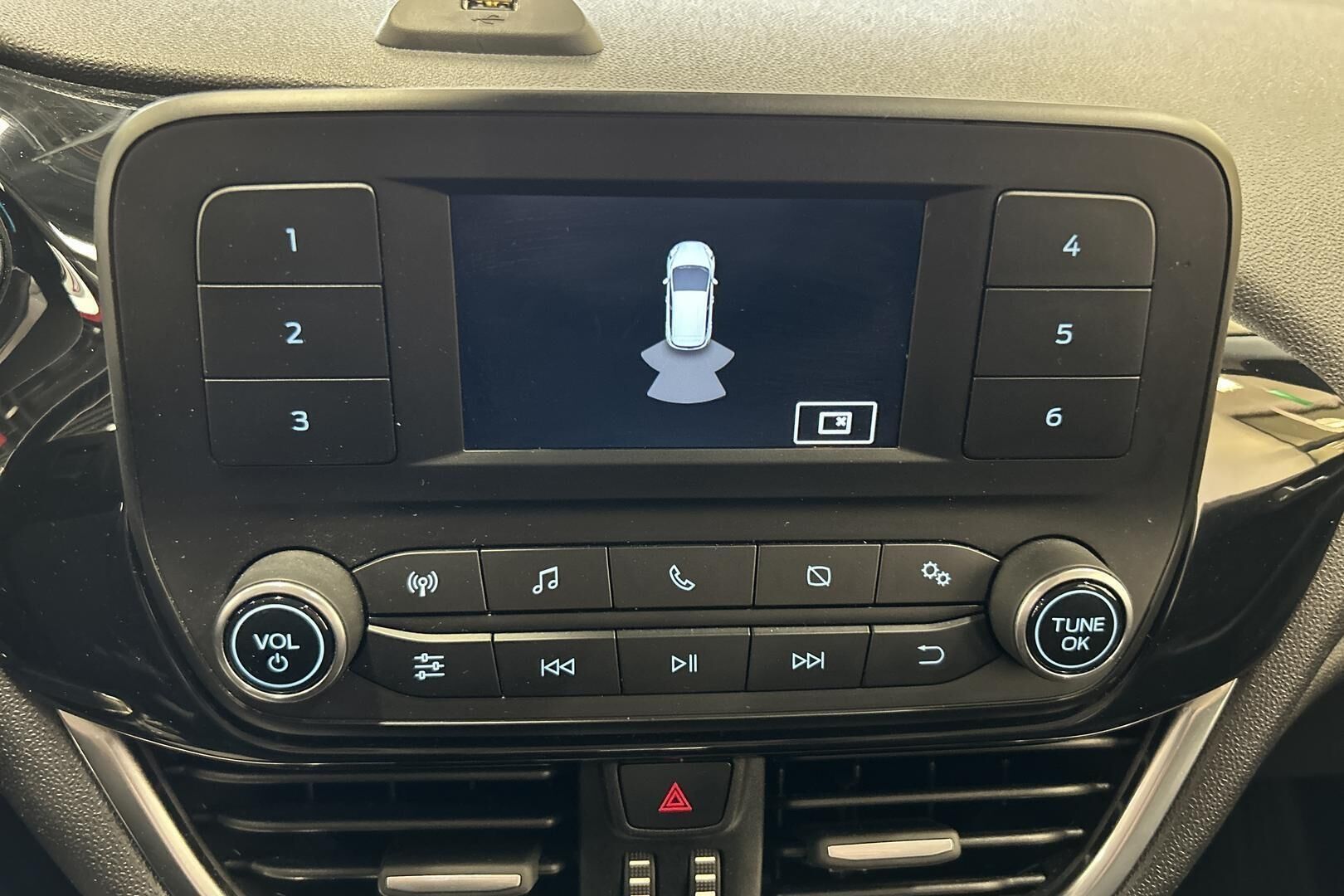 Ford Fiesta iso kuva 15