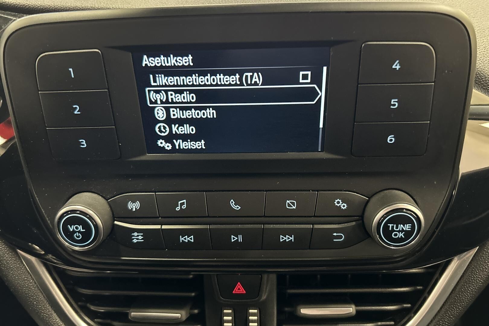 Ford Fiesta iso kuva 16