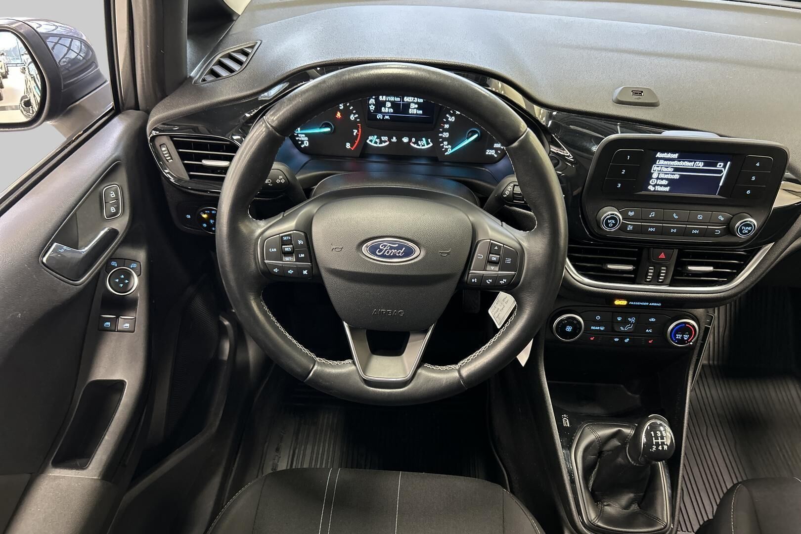 Ford Fiesta iso kuva 23