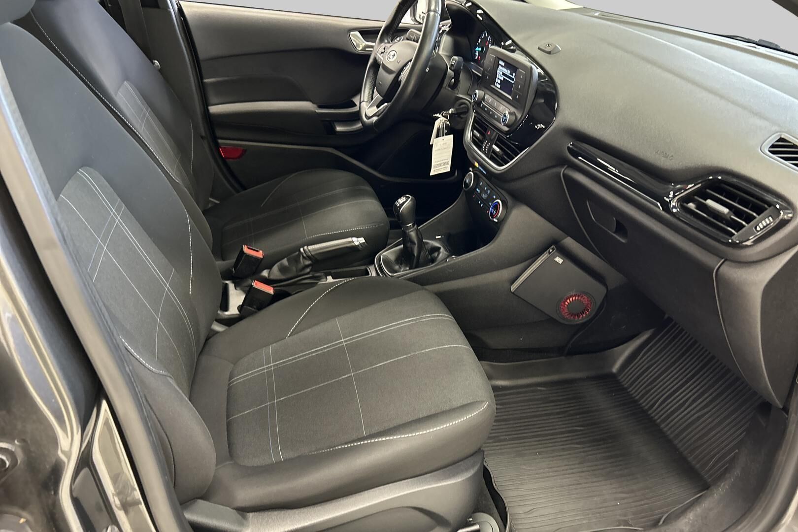 Ford Fiesta iso kuva 24