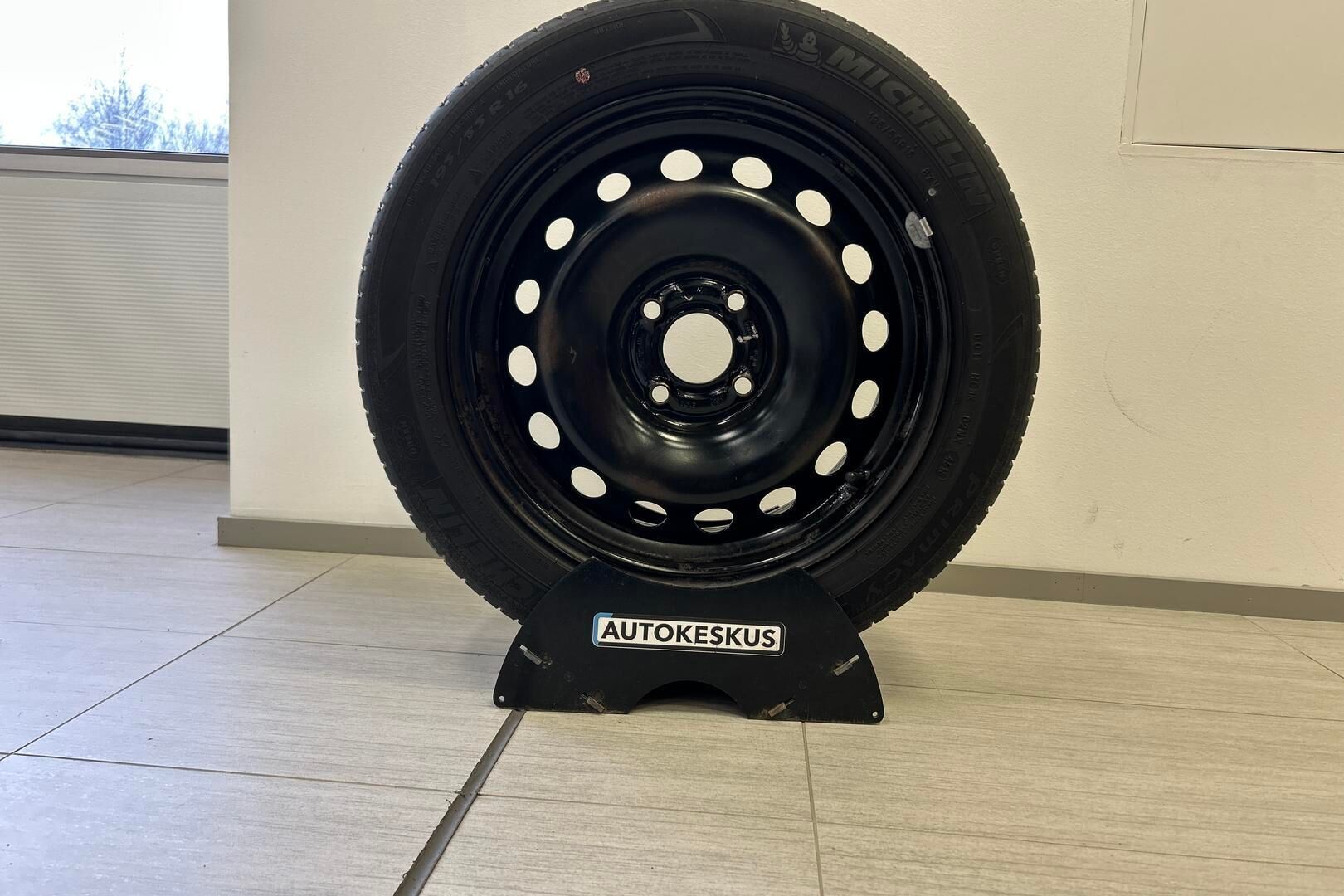 Ford Fiesta iso kuva 25