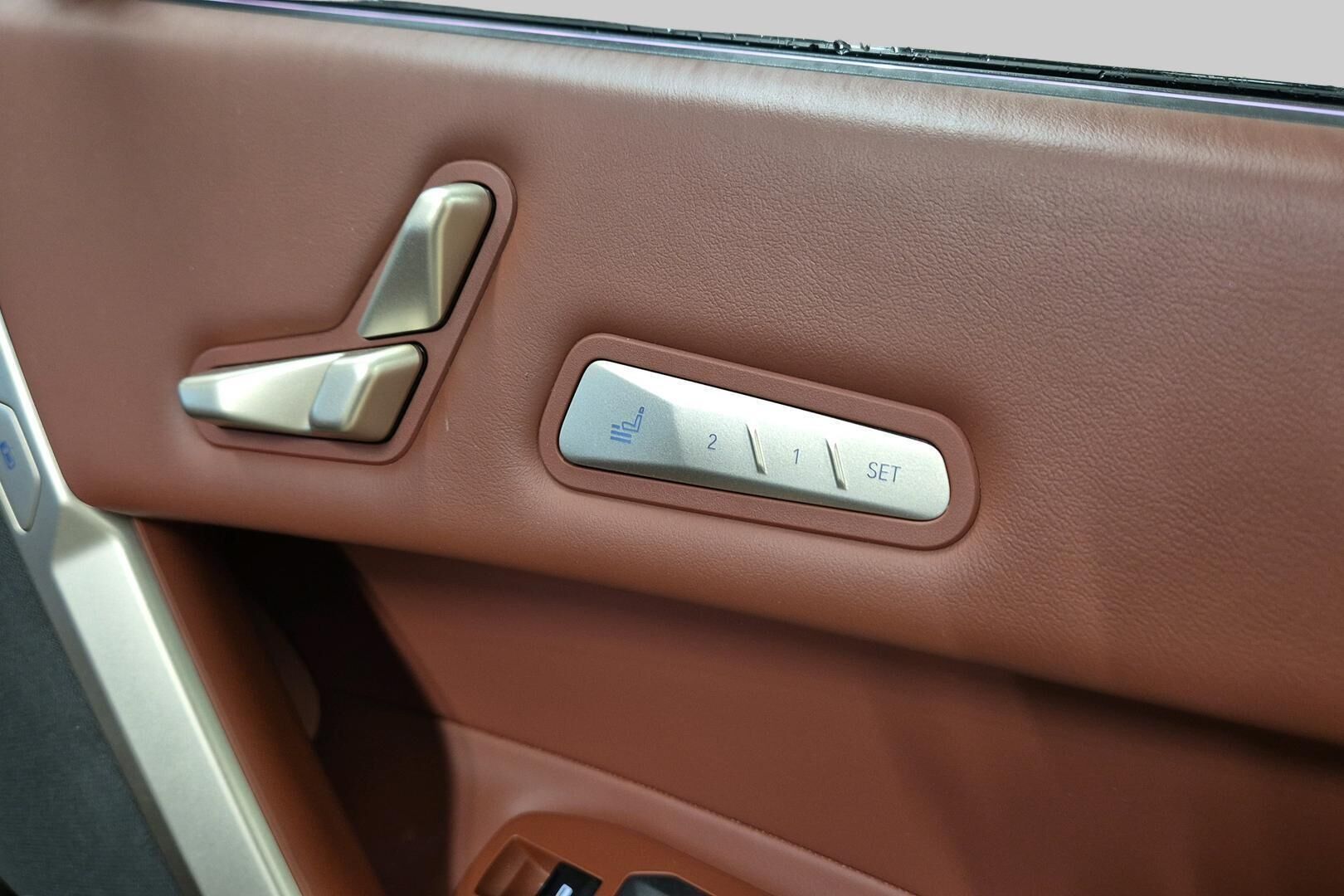 BMW IX iso kuva 4