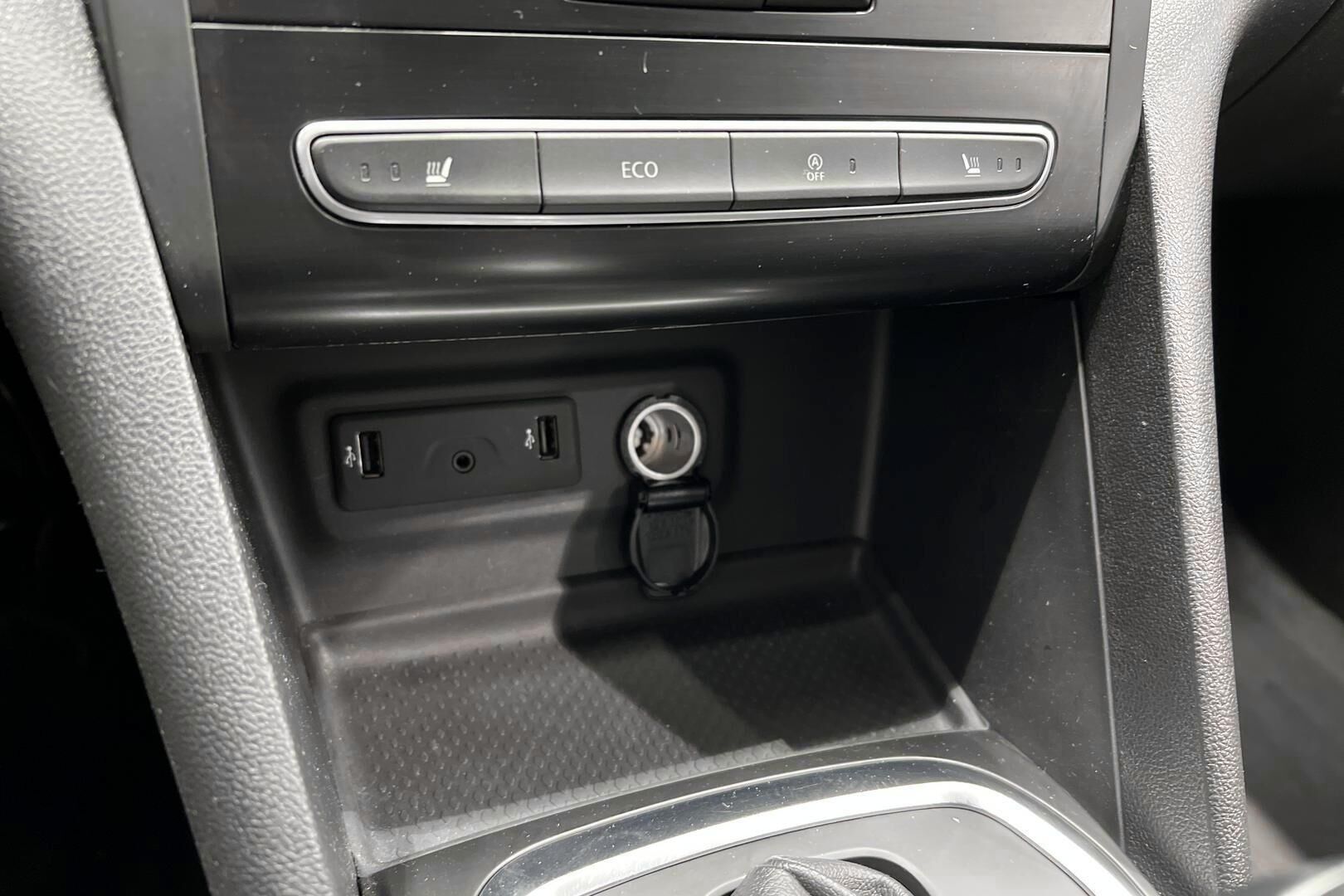 Renault Megane iso kuva 13