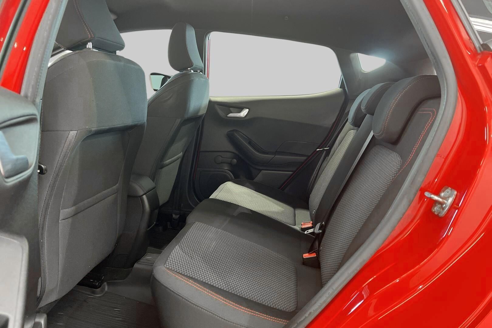 Ford Fiesta iso kuva 10