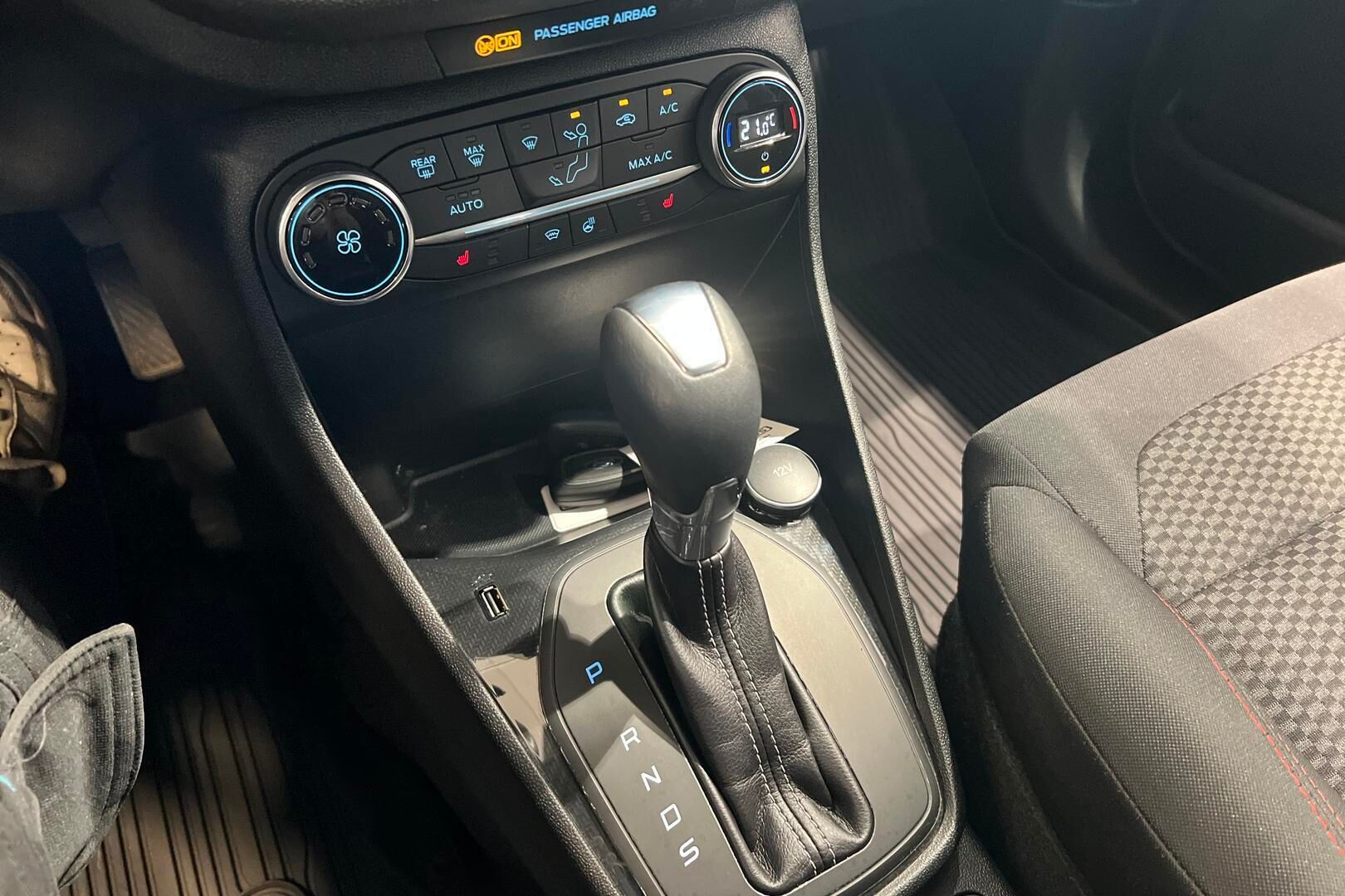 Ford Fiesta iso kuva 19