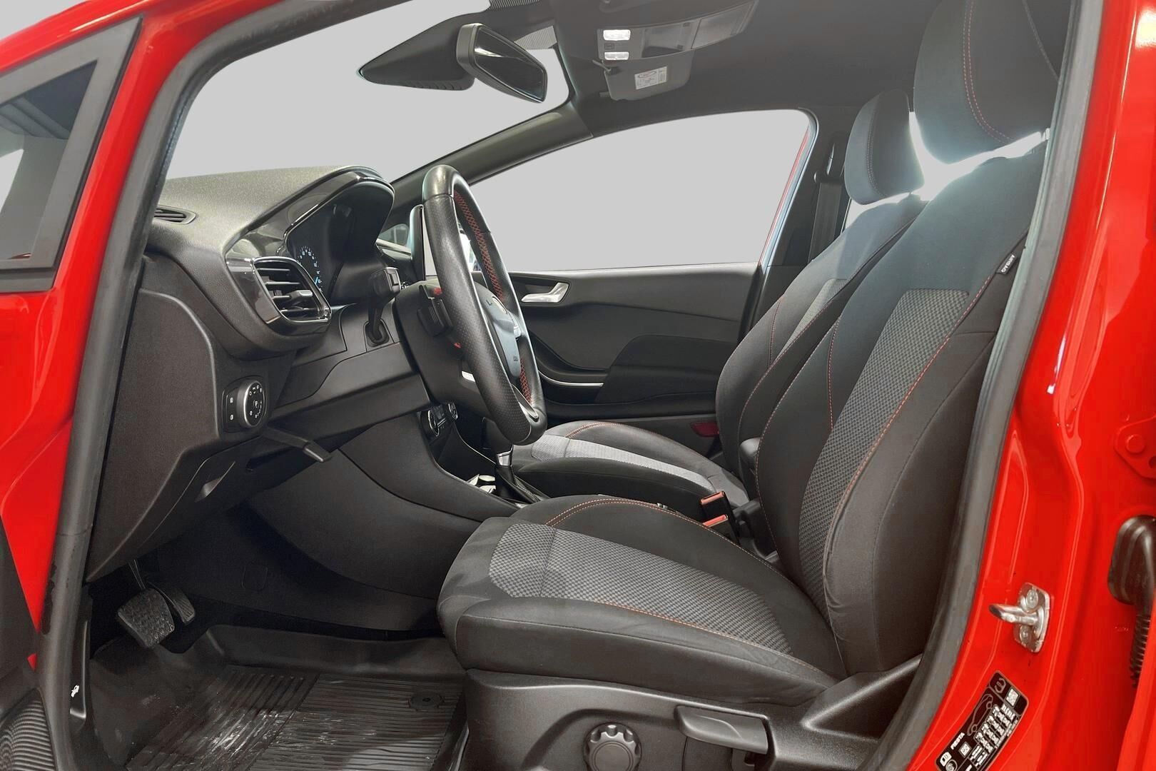 Ford Fiesta iso kuva 9