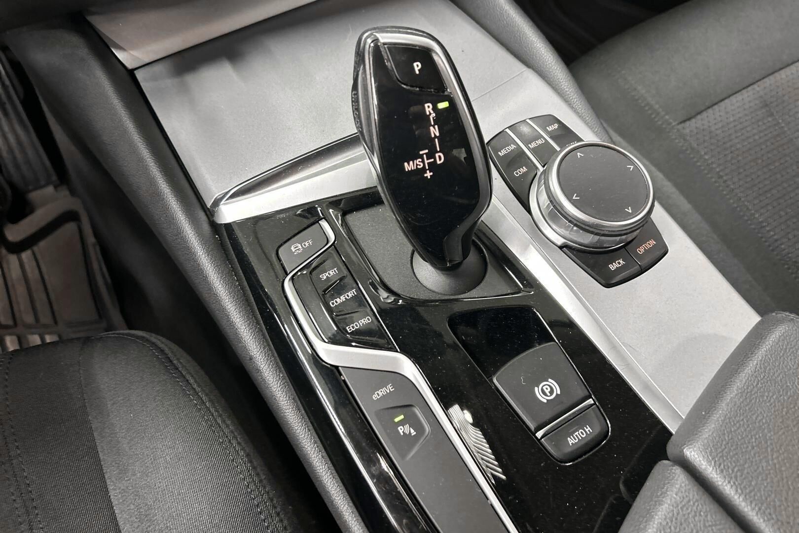BMW 5-SARJA iso kuva 21