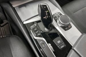 BMW 5-SARJA esikatselu 22