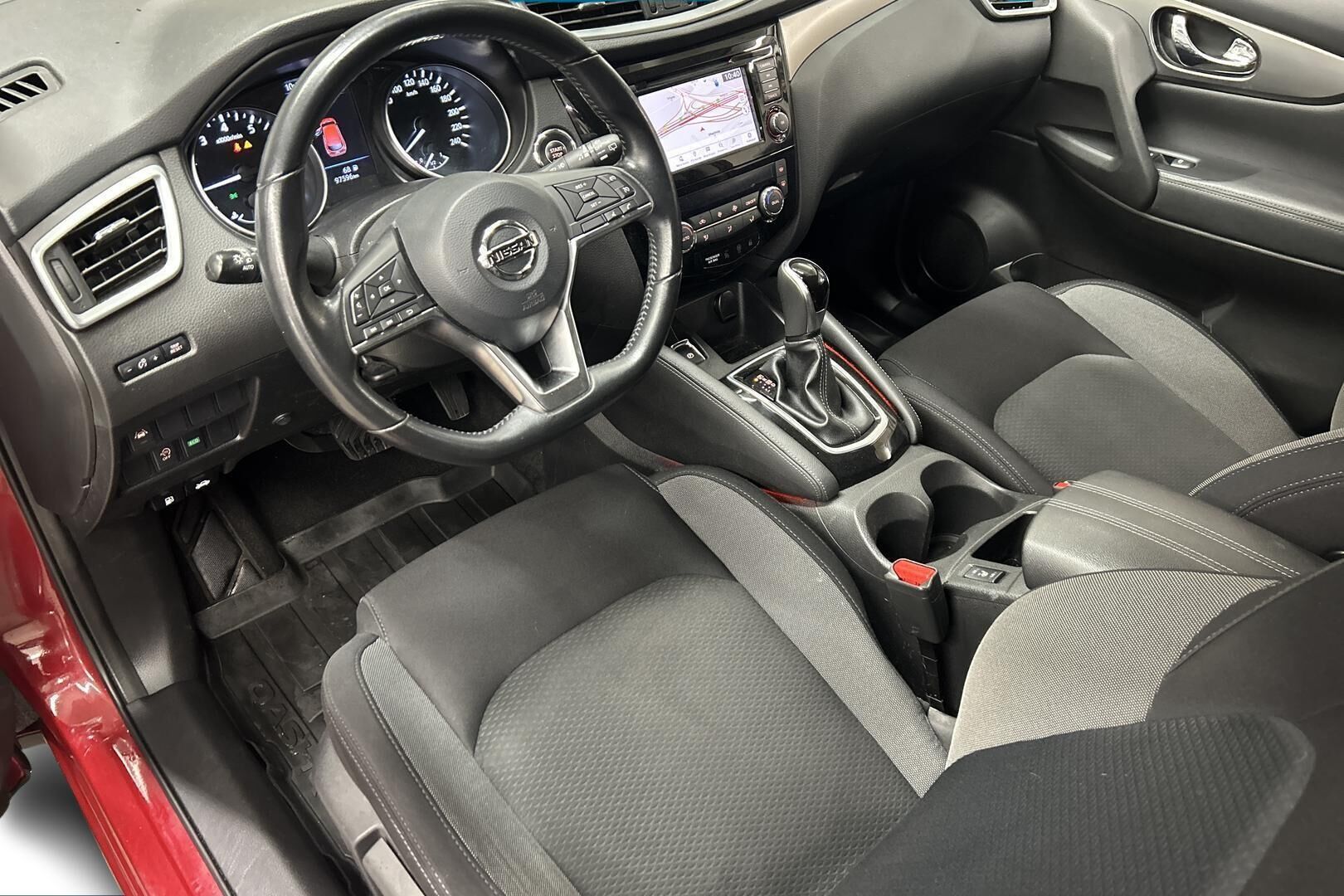 Nissan Qashqai iso kuva 9