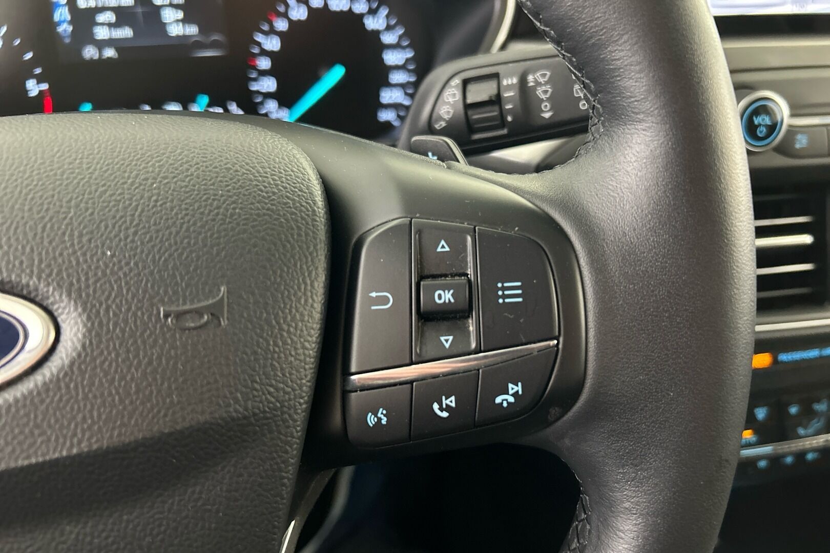 Ford Focus iso kuva 19