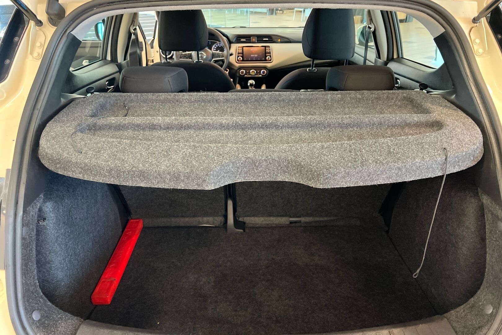 Nissan Micra iso kuva 10