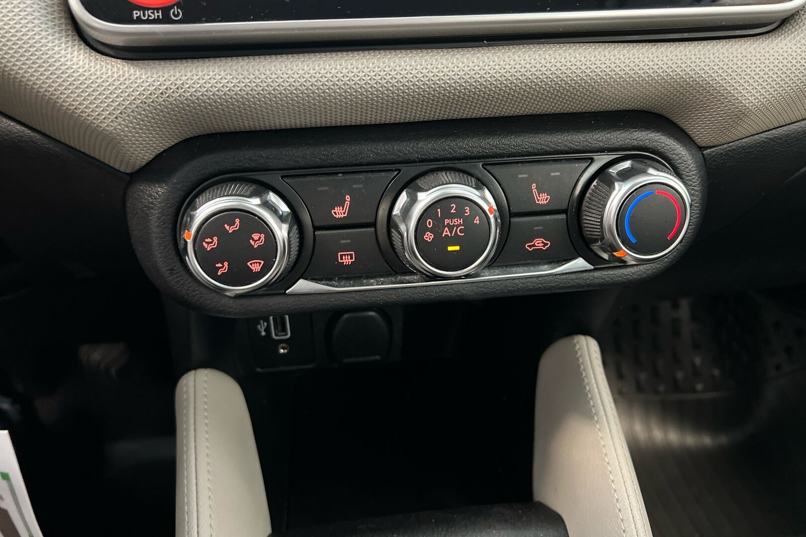 Nissan Micra iso kuva 14