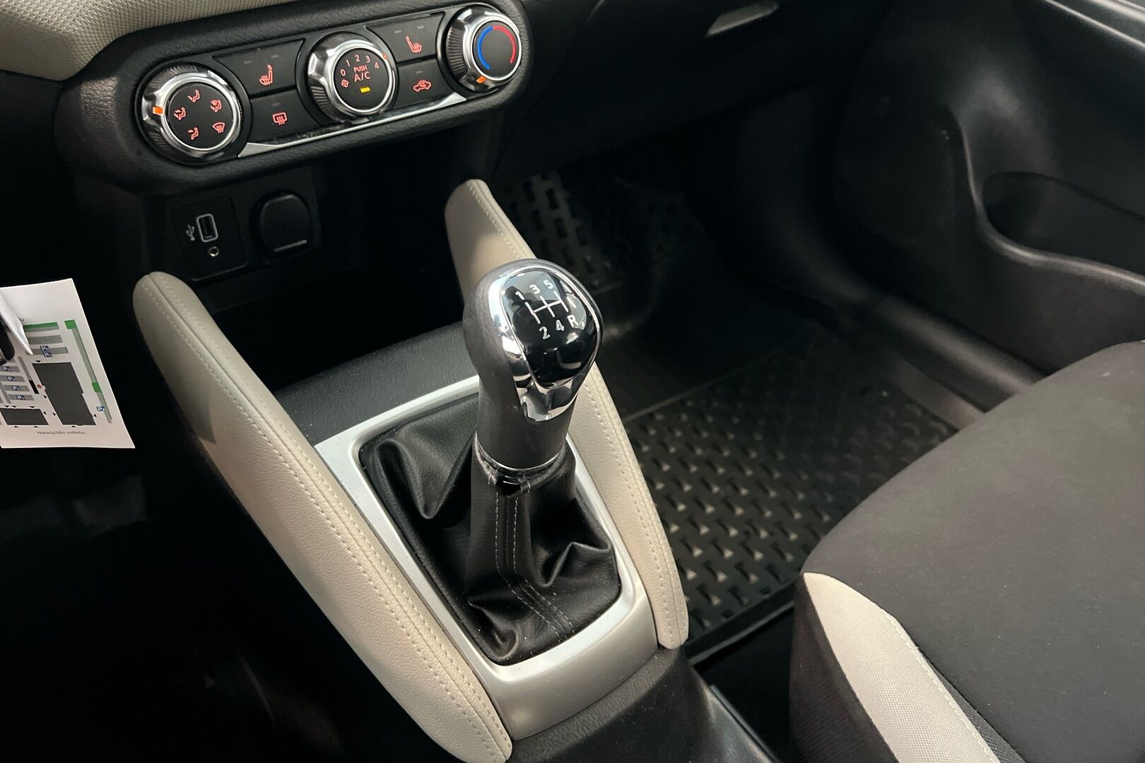 Nissan Micra iso kuva 15
