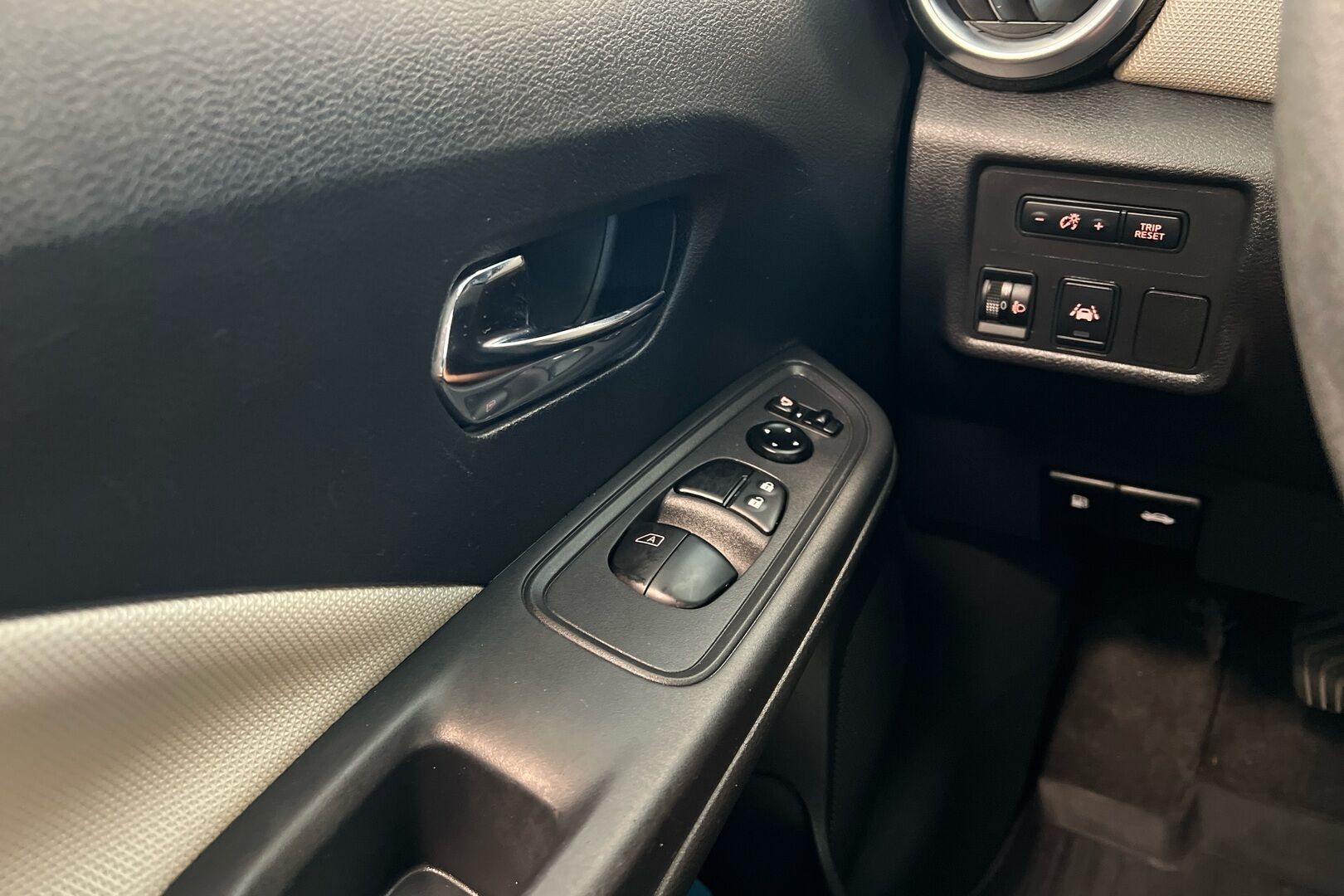 Nissan Micra iso kuva 18