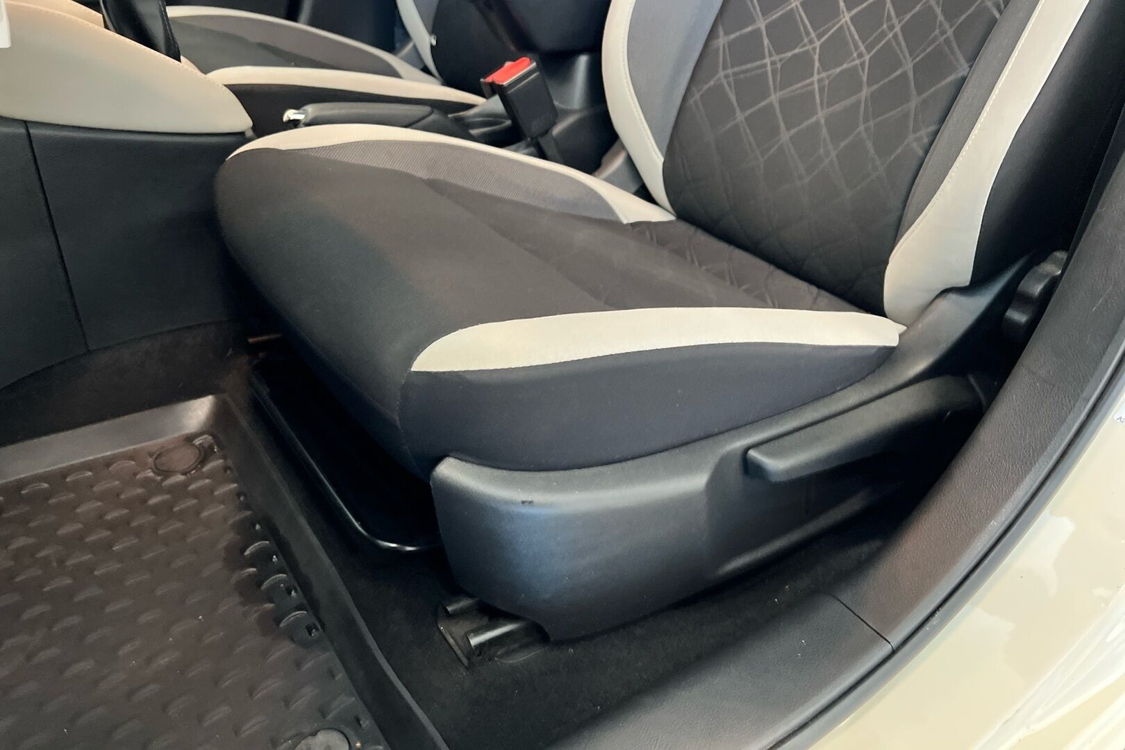 Nissan Micra iso kuva 20