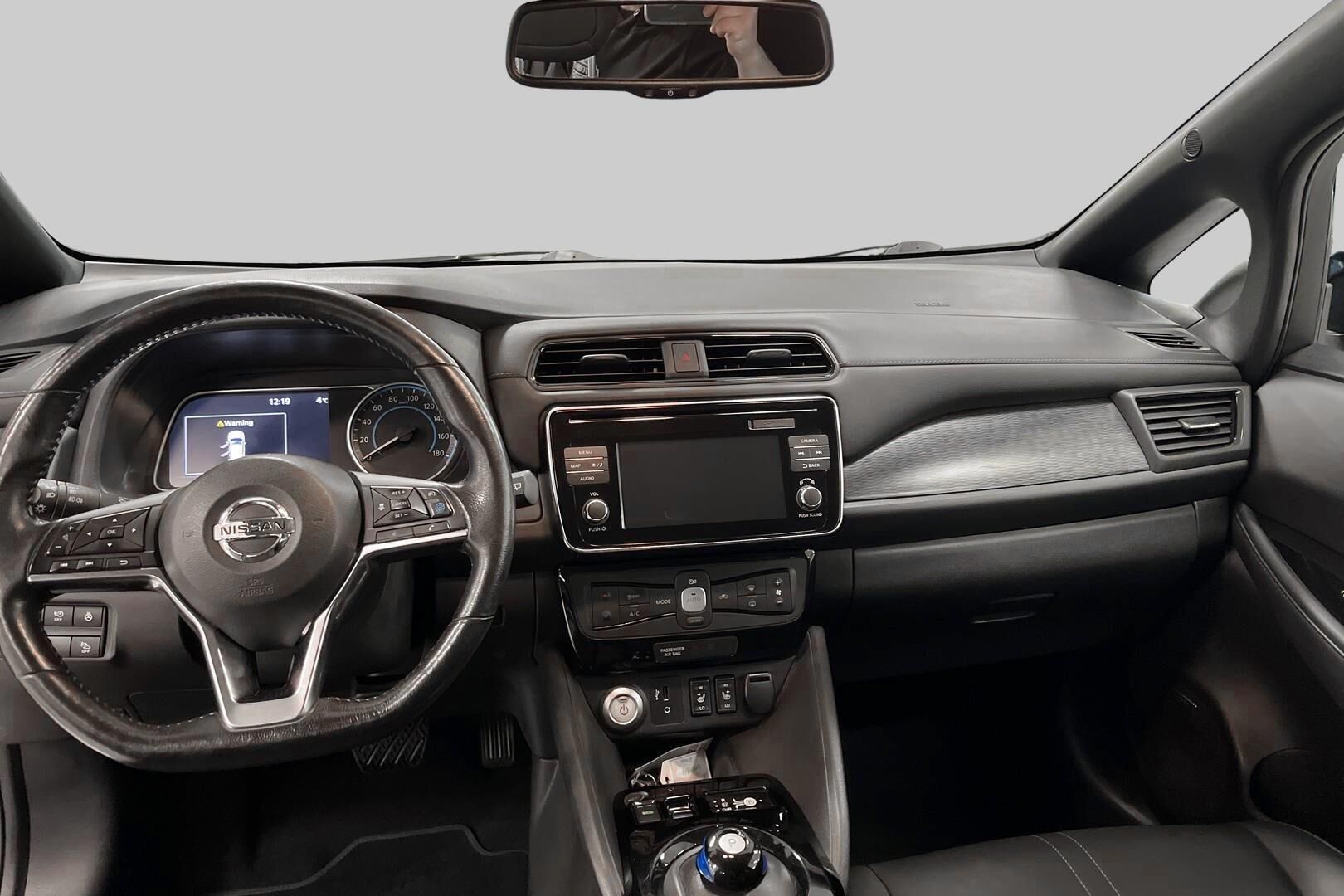 Nissan Leaf iso kuva 11