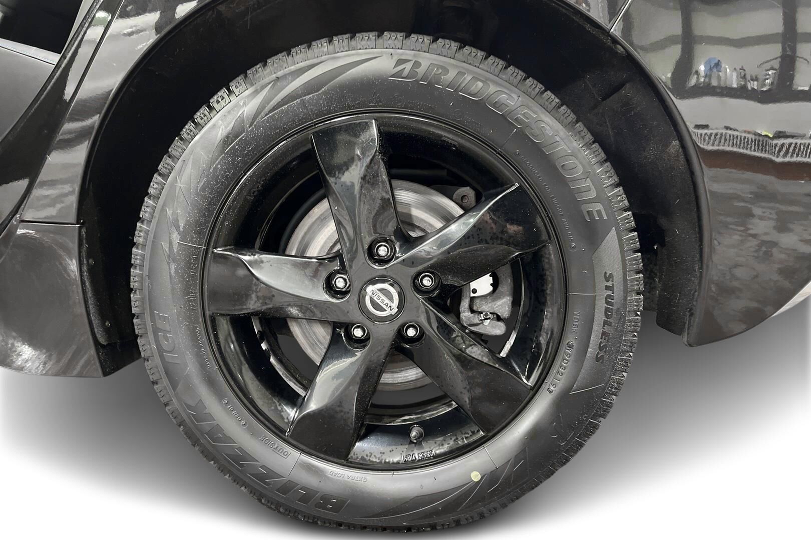 Nissan Leaf iso kuva 18