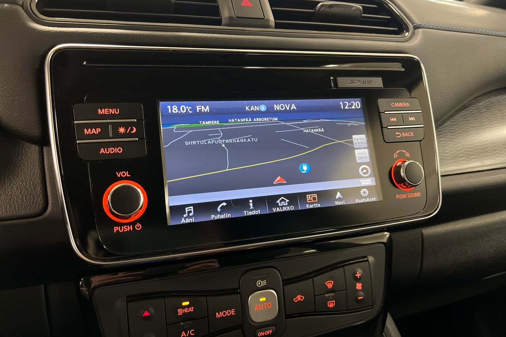 Nissan Leaf iso kuva 15