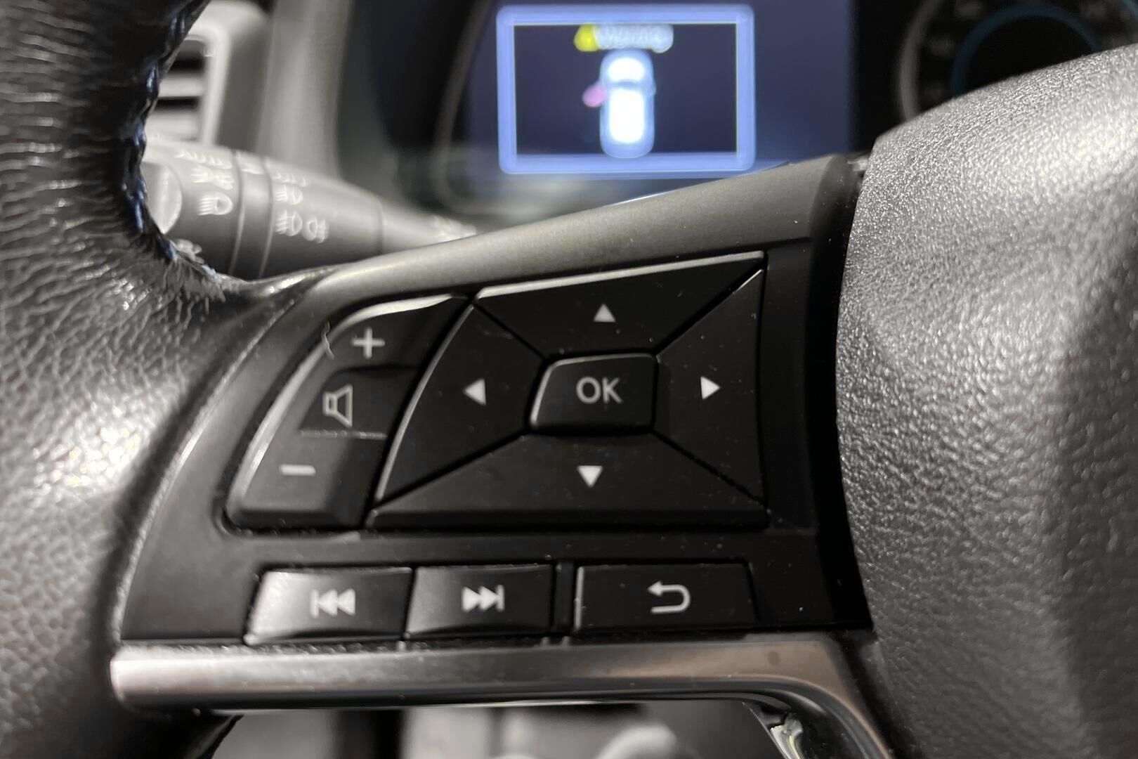 Nissan Leaf iso kuva 13