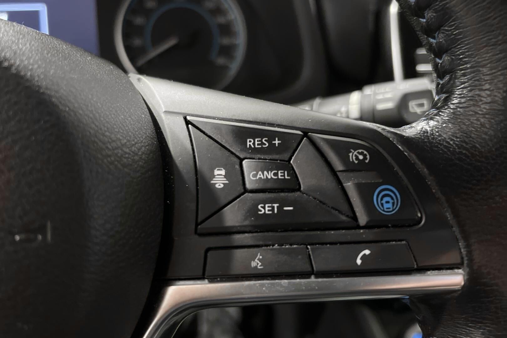 Nissan Leaf iso kuva 14