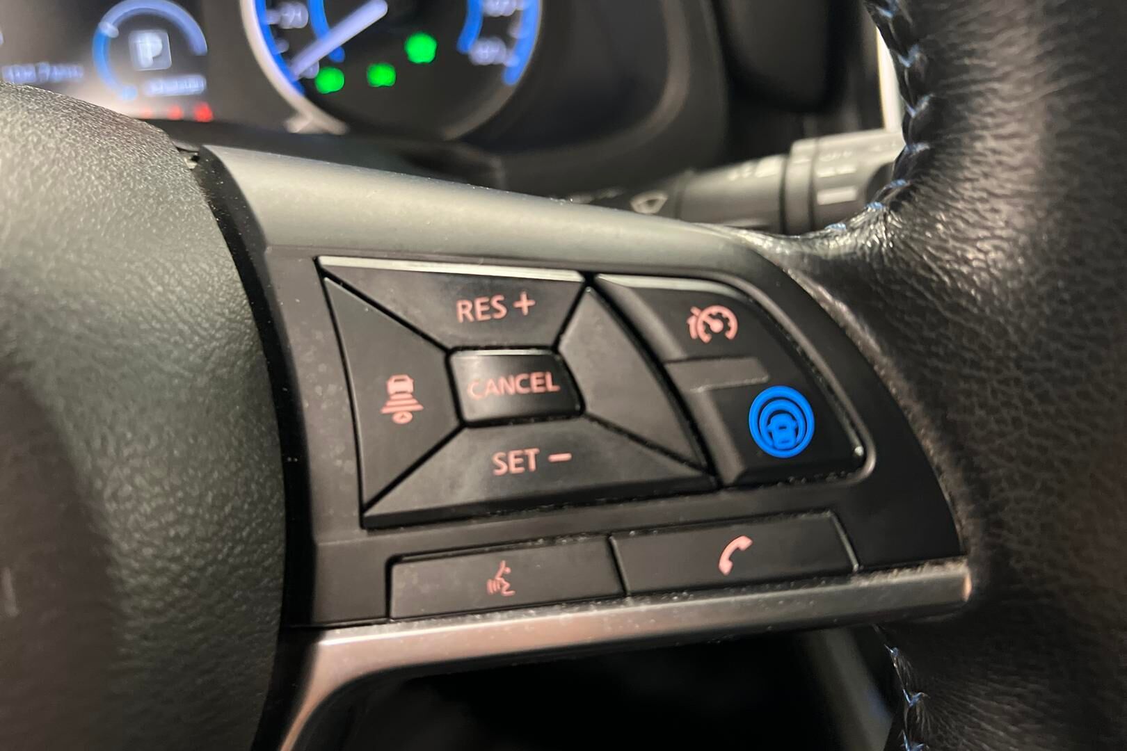 Nissan Leaf iso kuva 18