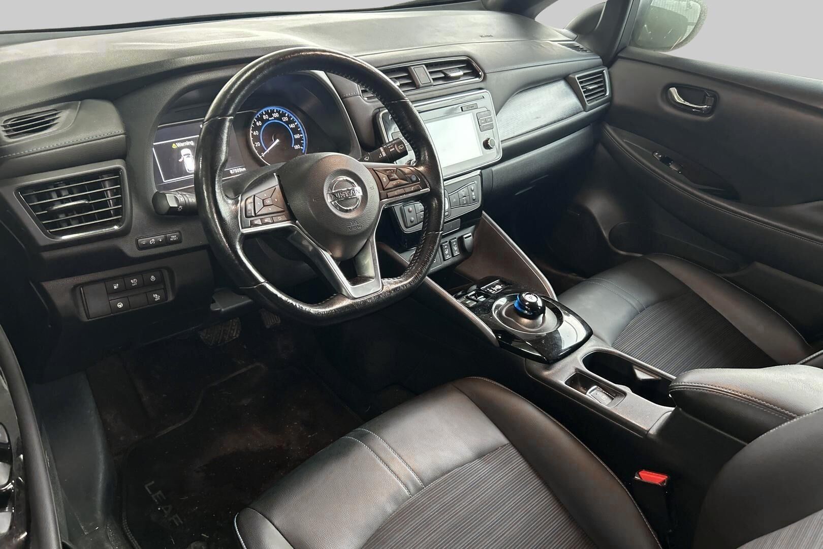 Nissan Leaf iso kuva 2